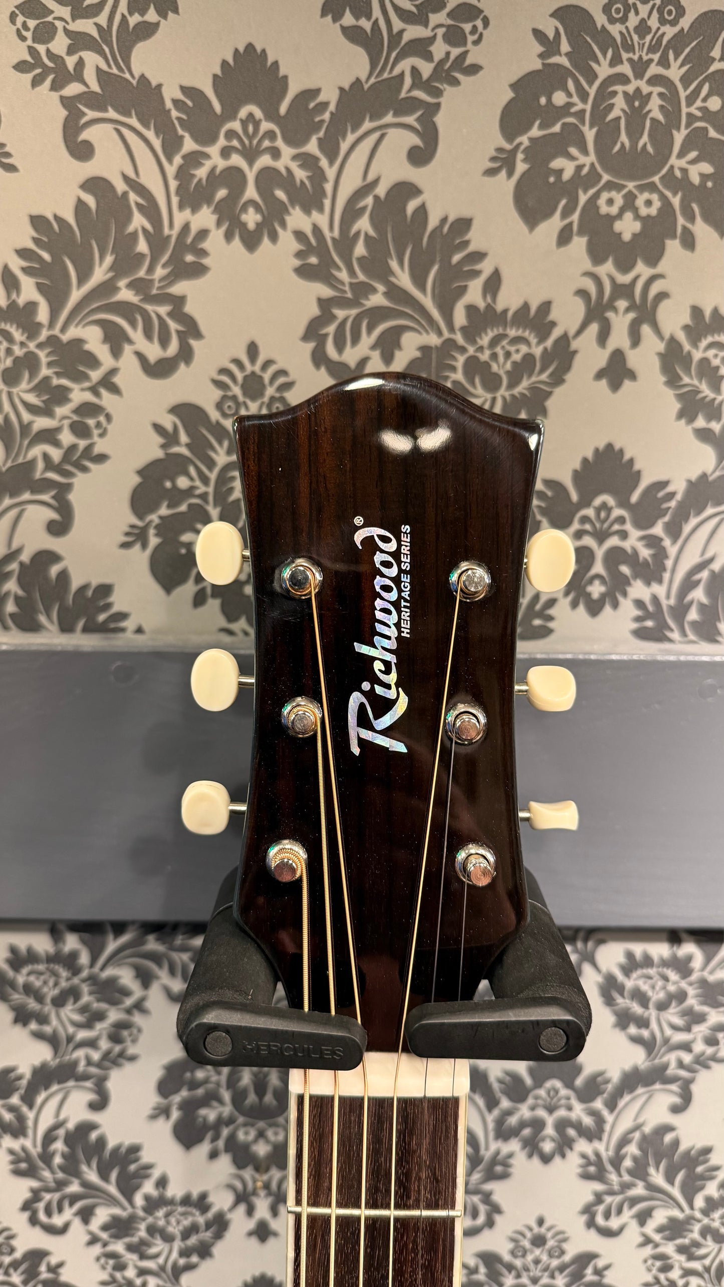 Richwood HSA-55-LB Heritage Series auditorium, solid spruce top