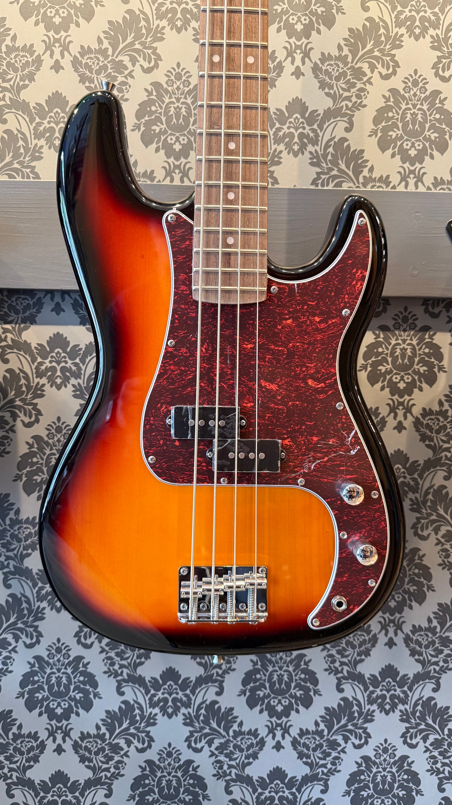 Eko PB300-SB Tribute Bass Sunburst