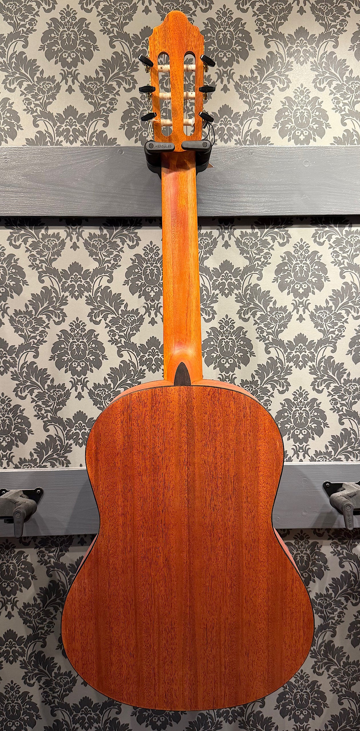 Valencia VC-304 4/4 Classic Guitar