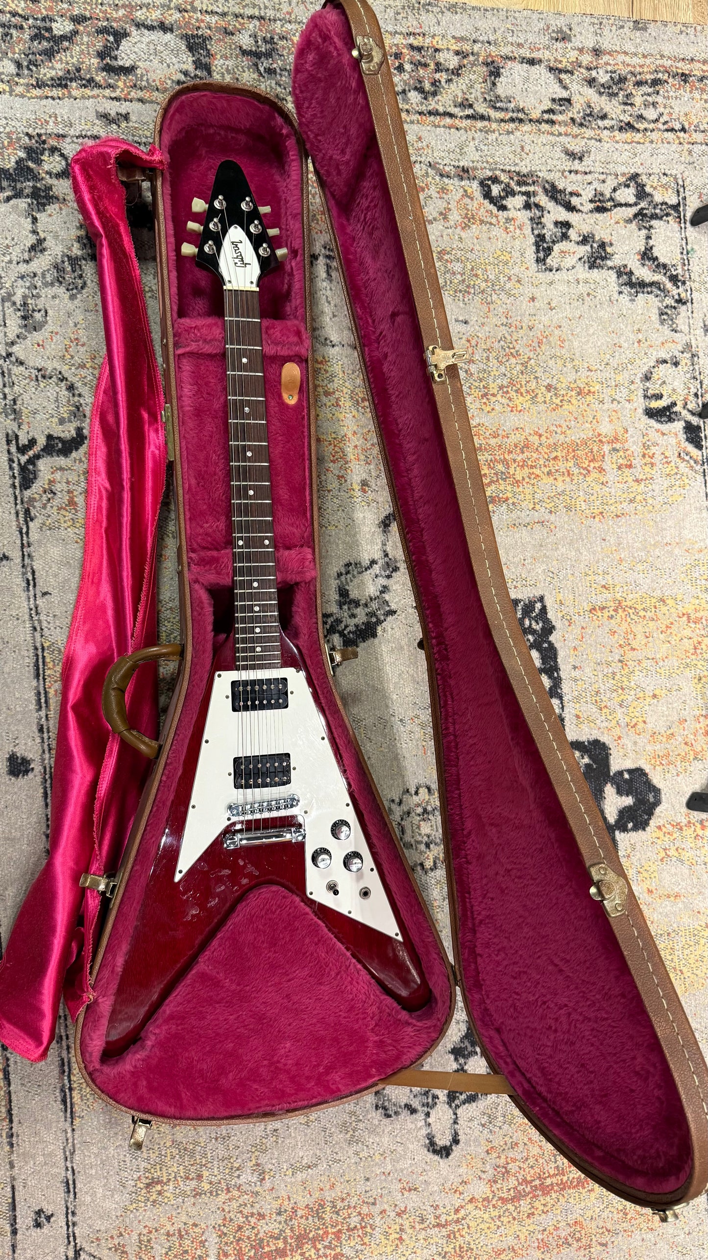 Gibson Flying V '67 in Dark Cherry 1996 incl case (occasion)