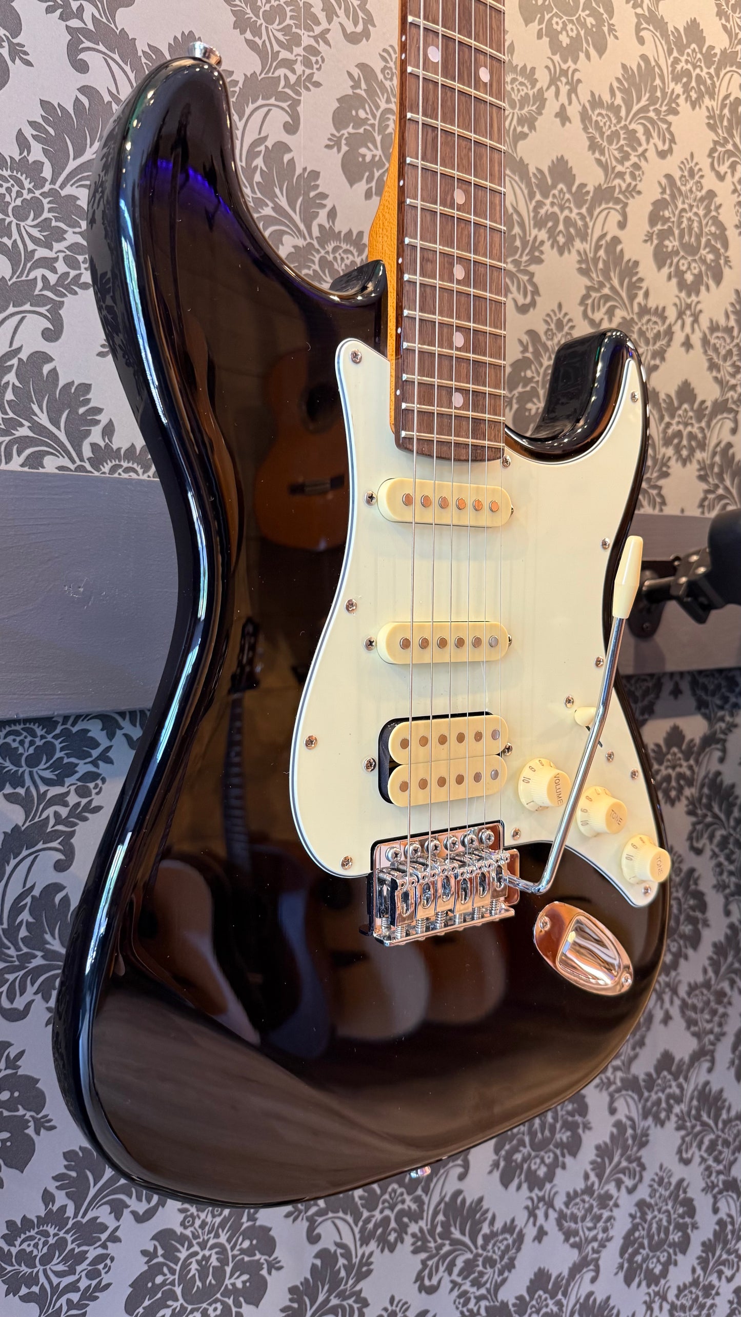 Eko ST-350 BLK Tribute Strat HSS