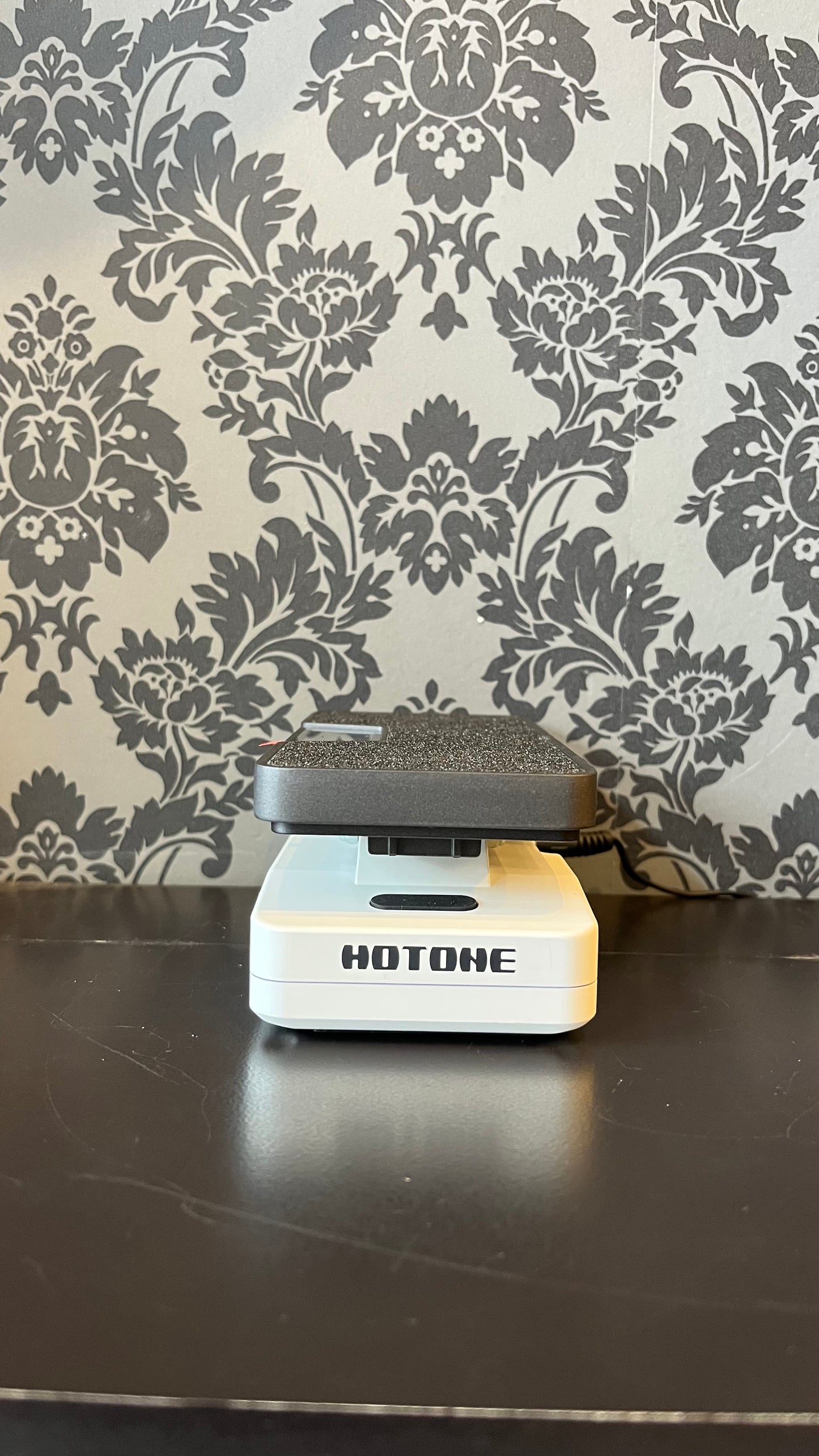 Hotone SP-30T multifunctional tuner pedal TUNER PRESS