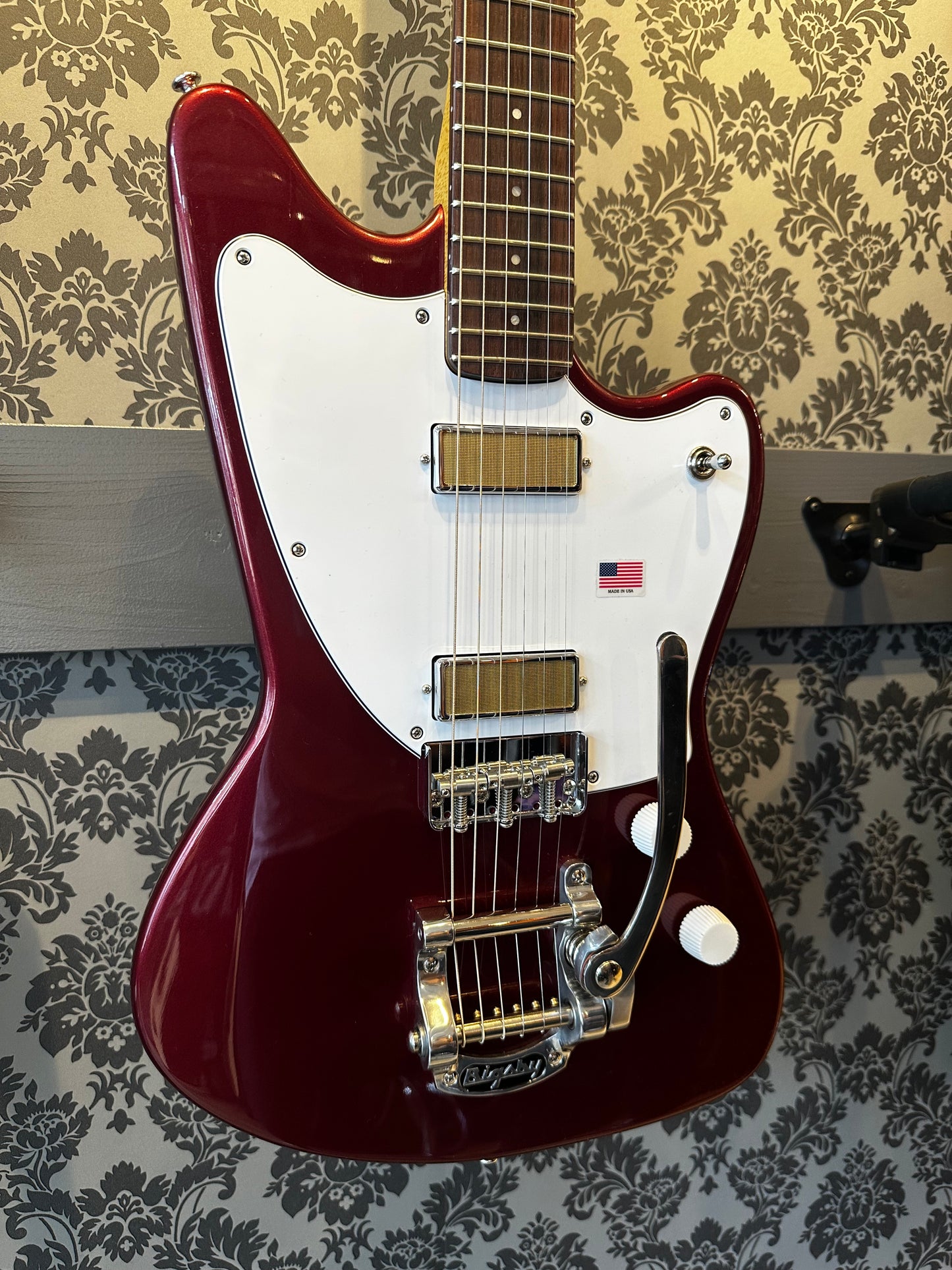 Harmony Silhouette Bigsby Burgundy Incl. Mono gigbag