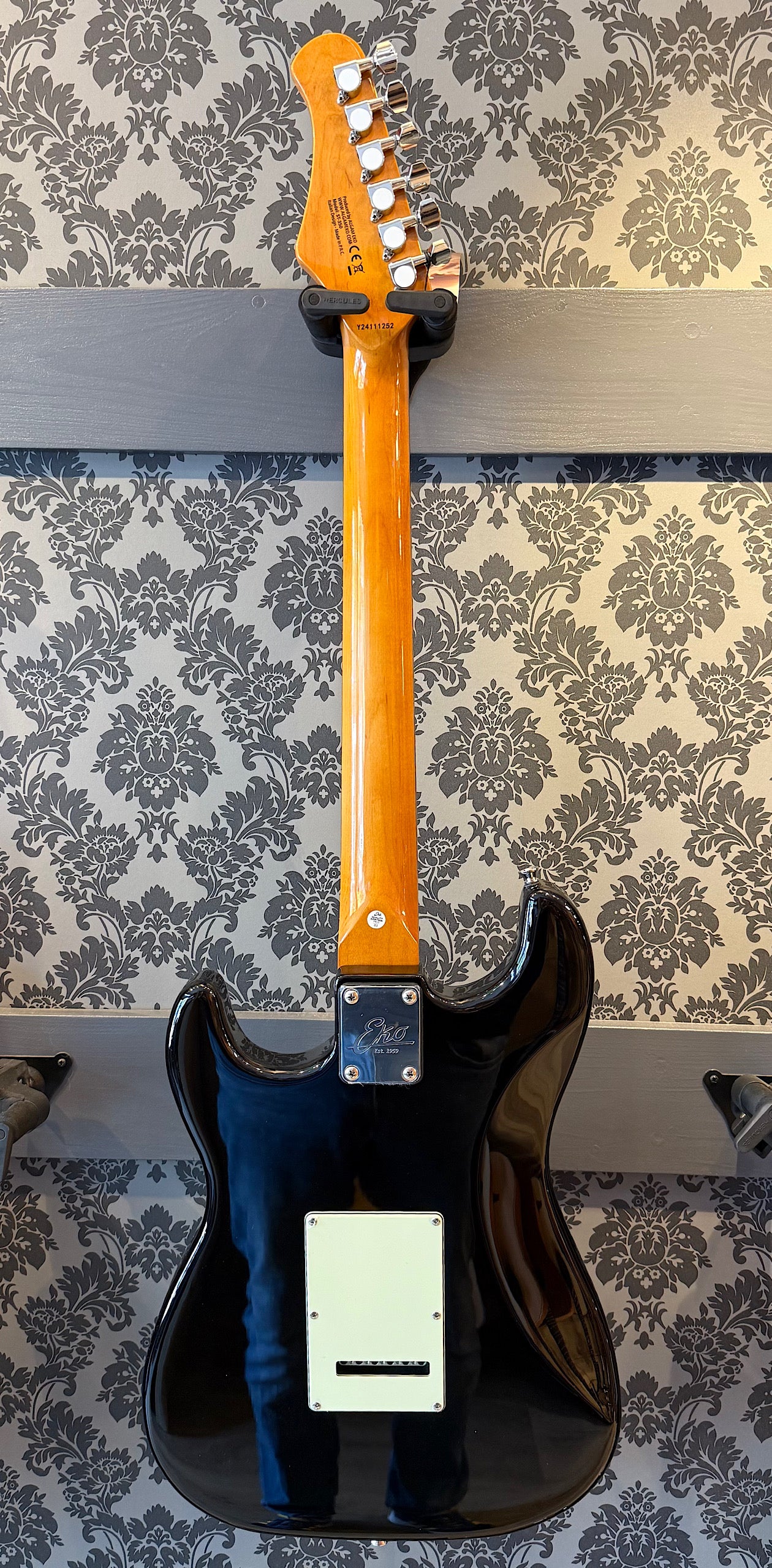 Eko ST-350 BLK Tribute Strat HSS