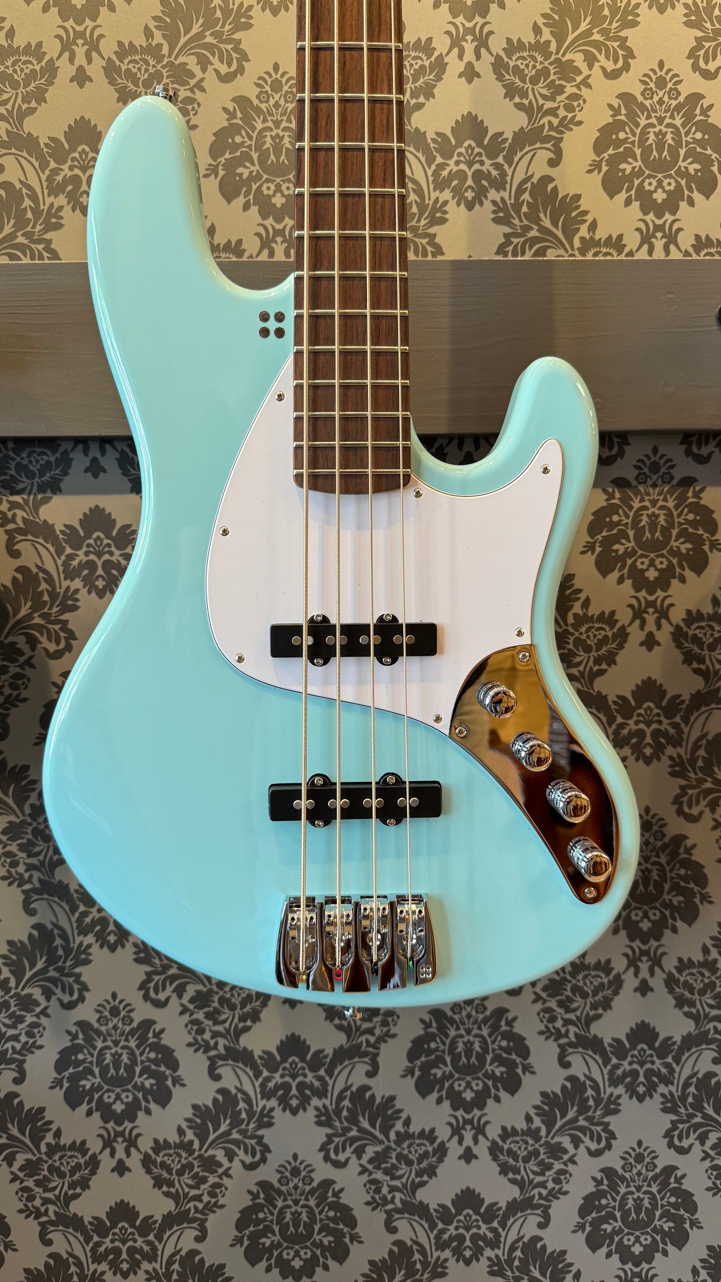 Sandberg Electra TT Electra Vintage Single-Coils 4-String 34" Highgloss Sonic Blue