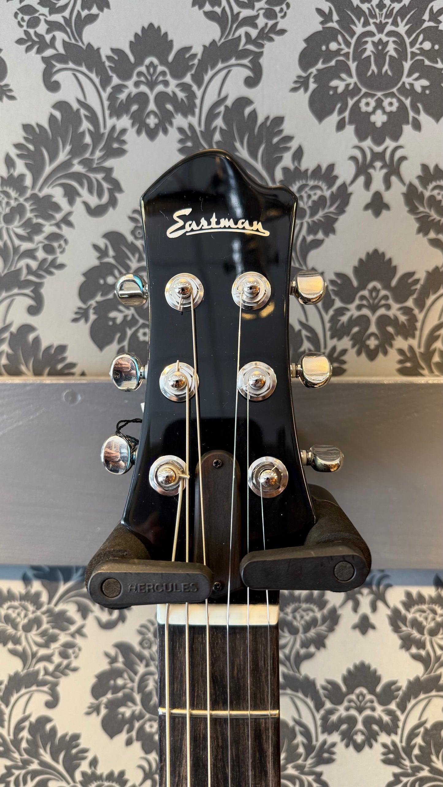 Eastman Romeo-LA 14" Thinline S.Duncan P-90 incl.case (B-stock)