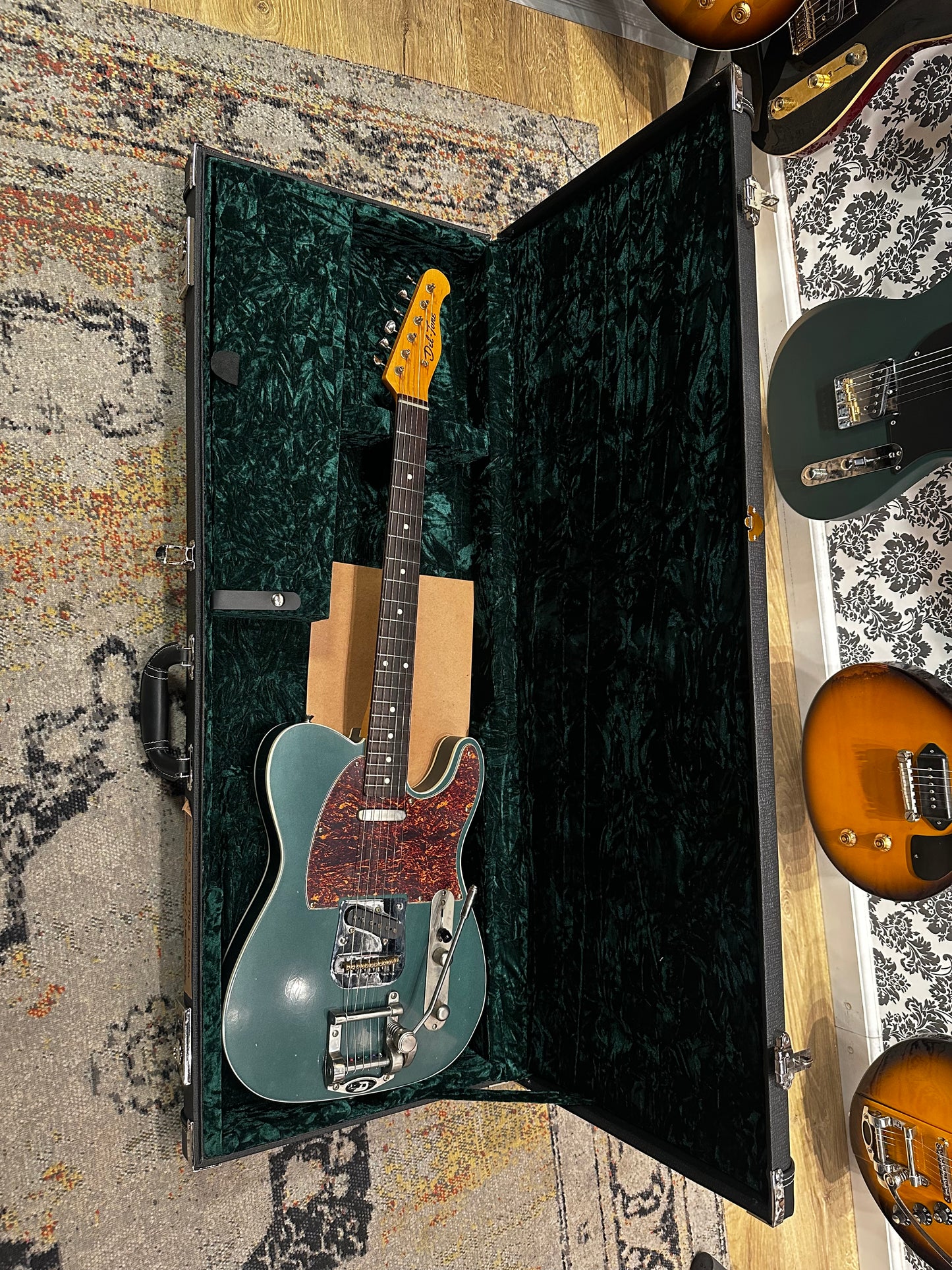 Del-Tone 60’s T-Style Custom Sherwood Green Duesenberg Trem Incl. case
