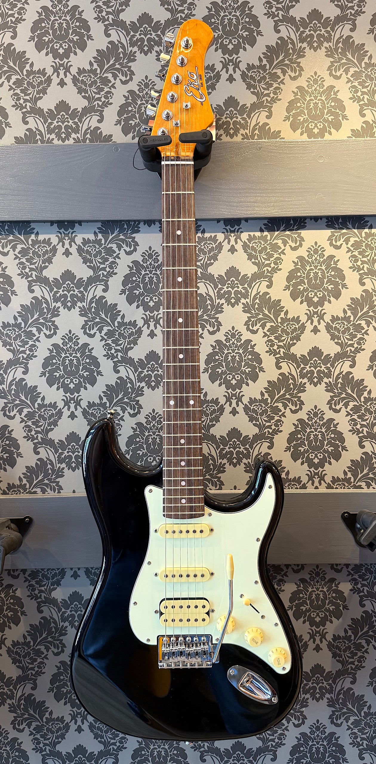Eko ST-350 BLK Tribute Strat HSS