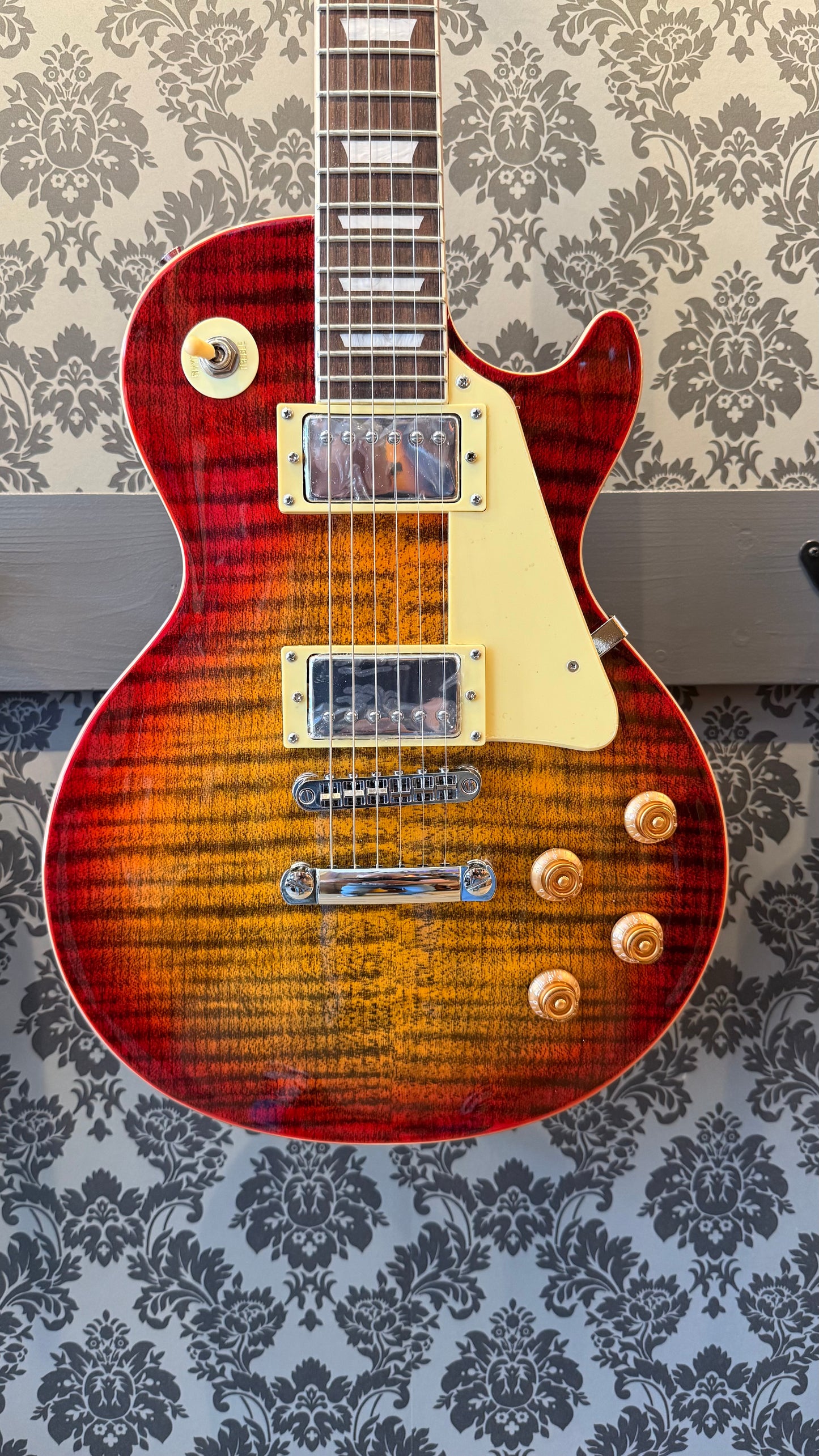 Eko LS300-CSB Cherry Sunburst