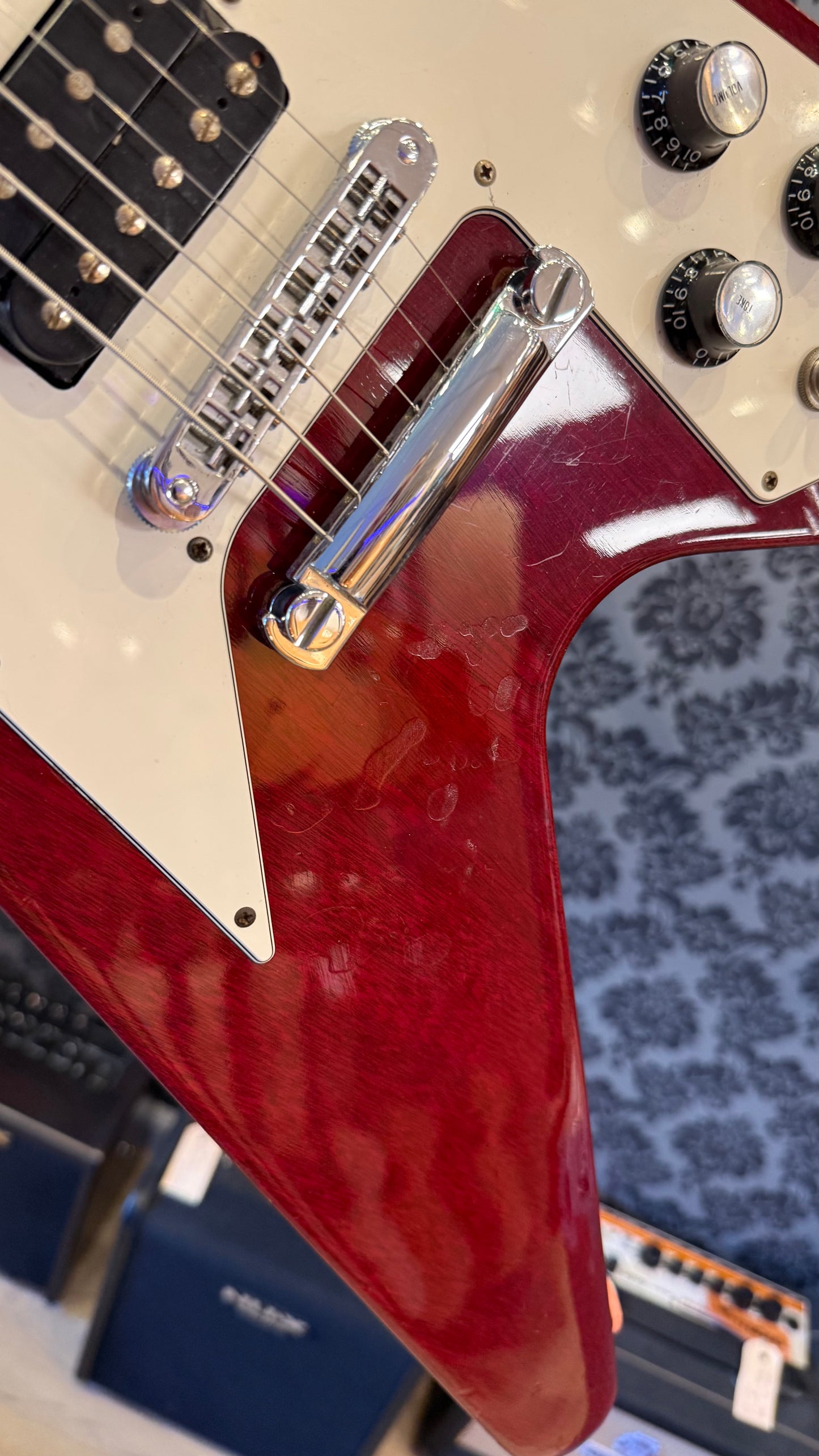Gibson Flying V '67 in Dark Cherry 1996 incl case (occasion)