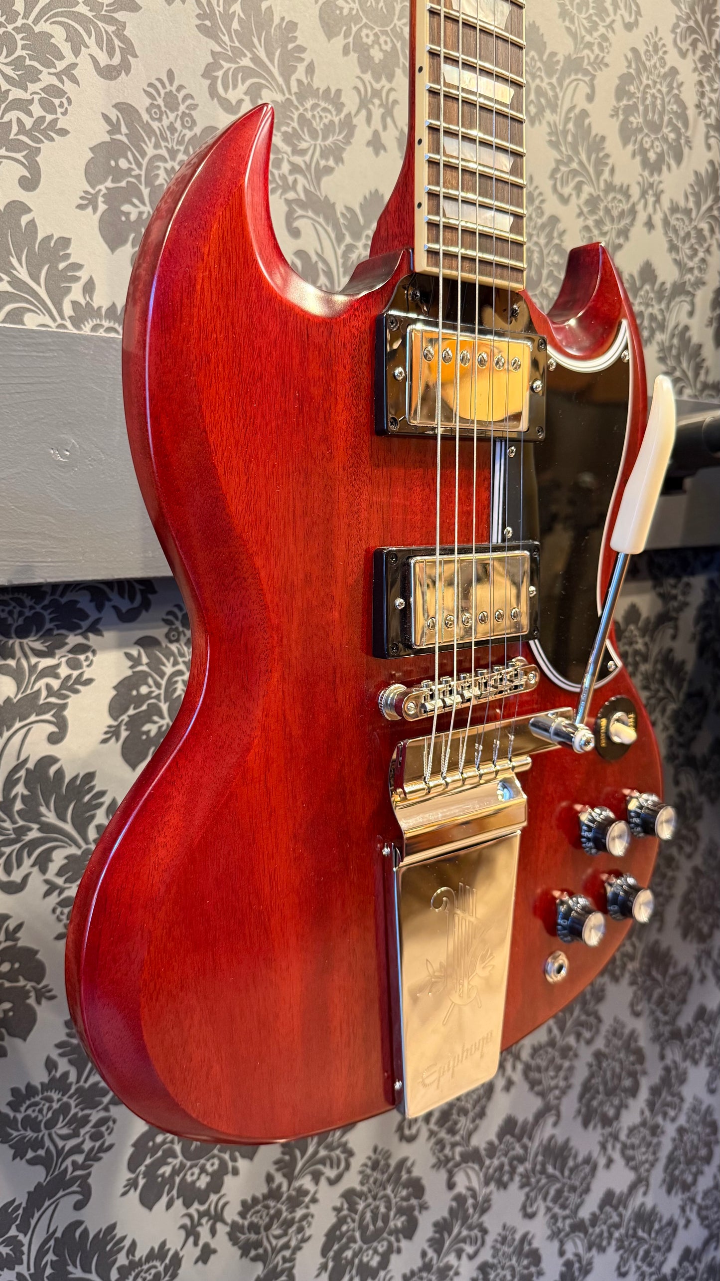 Epiphone 1964 SG Standard with Maestro Vibrola Cherry Red (occasion)