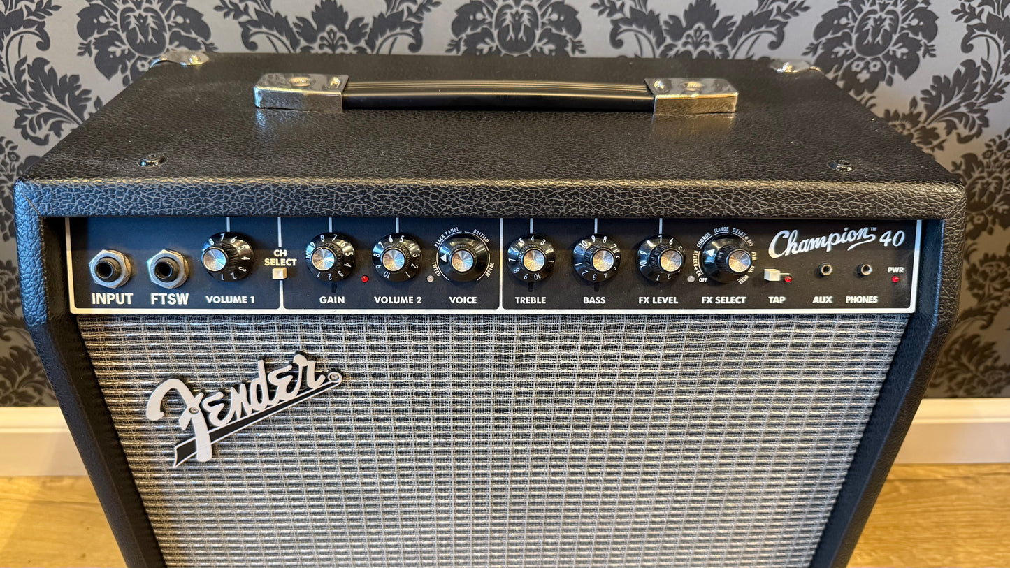 Fender Champion 40 Guitar Amplifier Combo with Effects (occasion)