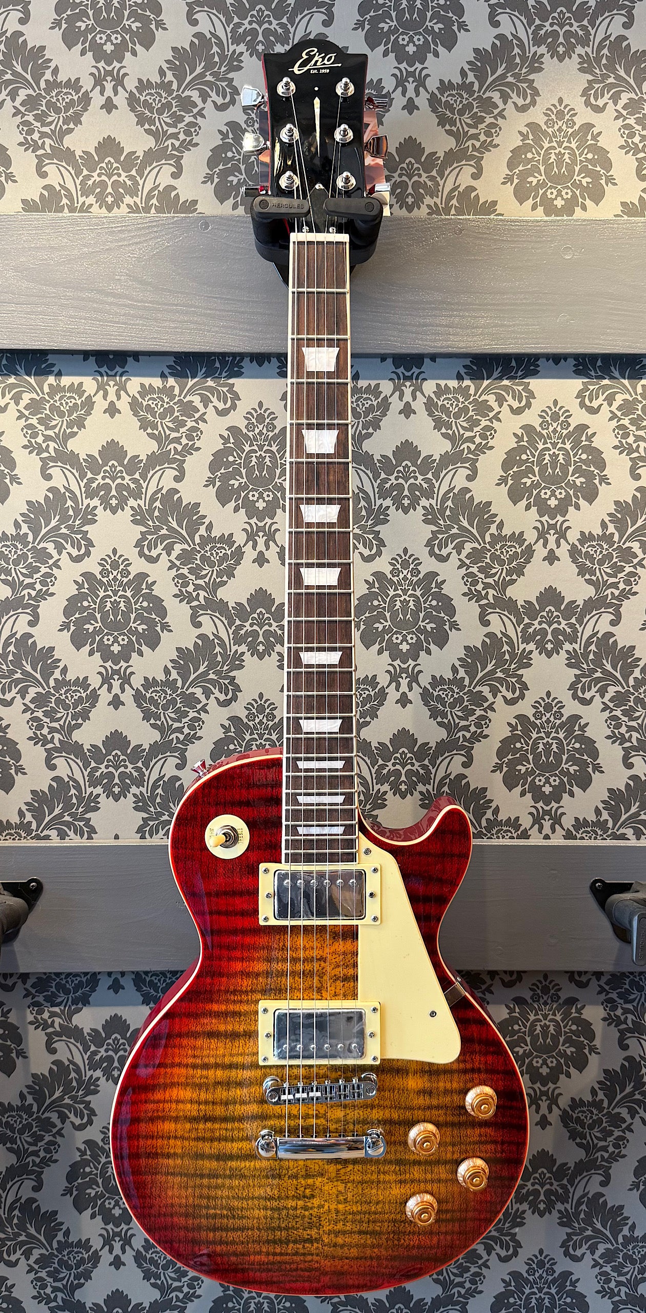 Eko LS300-CSB Cherry Sunburst