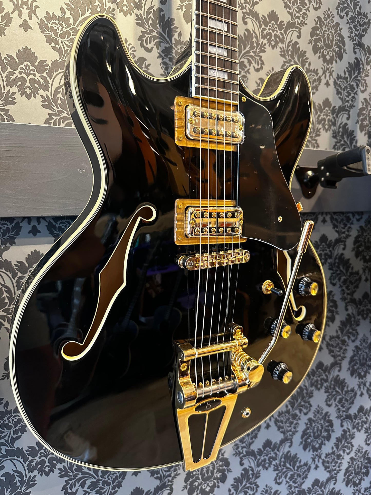 Sire Guitars Larry Carlton H7T Black