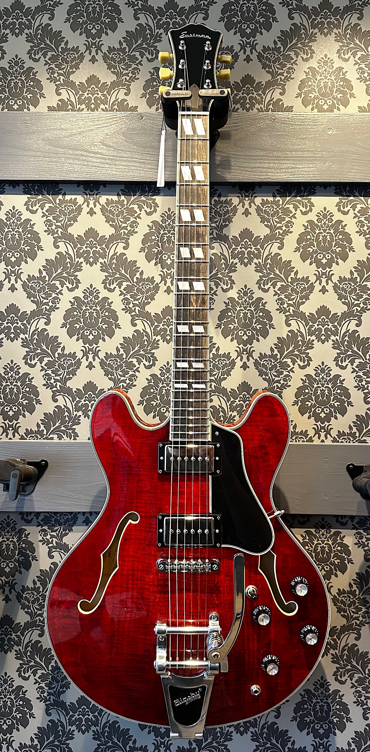 Eastman T486 Classic Red Bigsby Incl. Case
