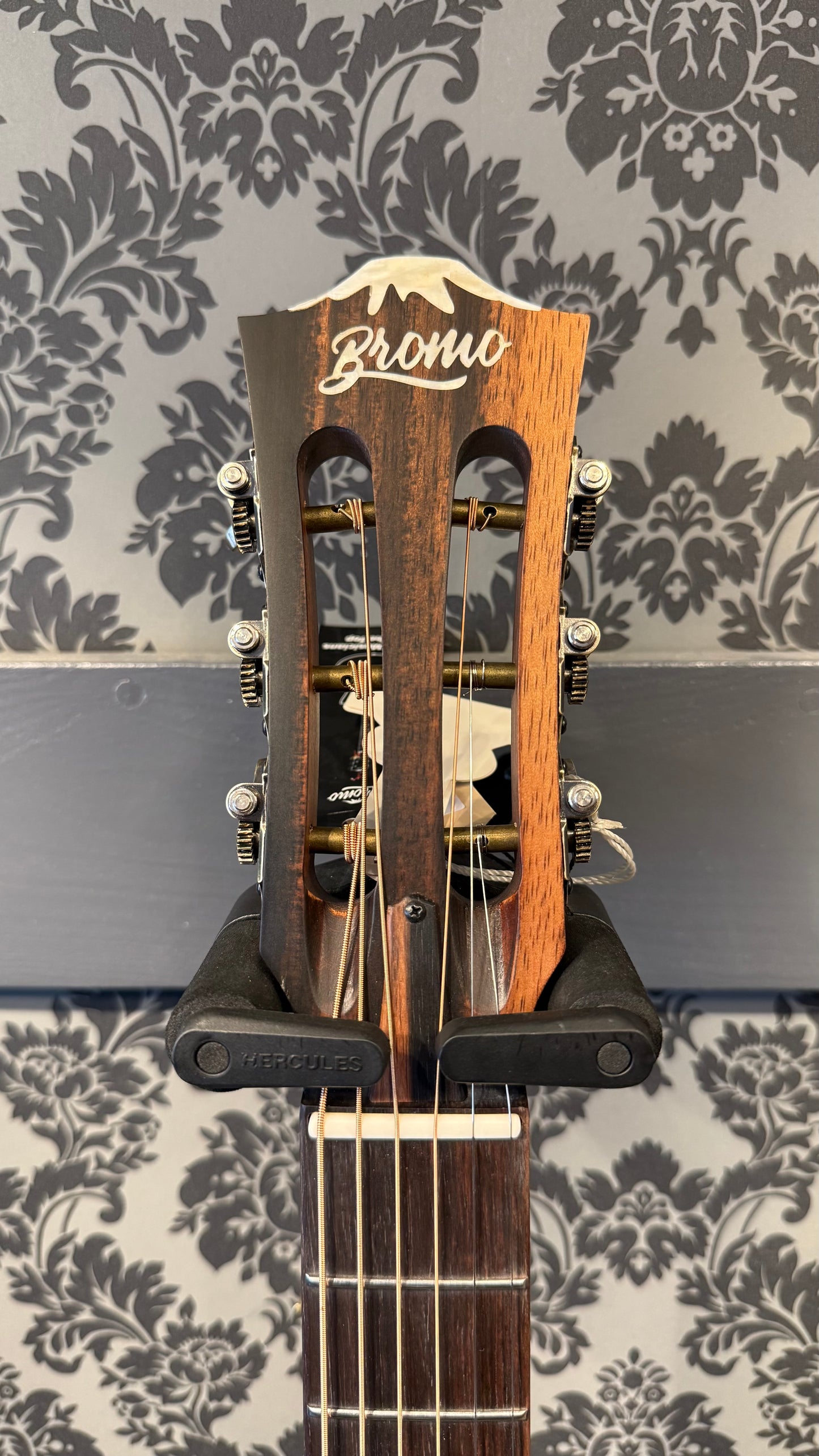 Bromo BAR-6H Historic Sunburst All Solid Parlor Incl. gigbag