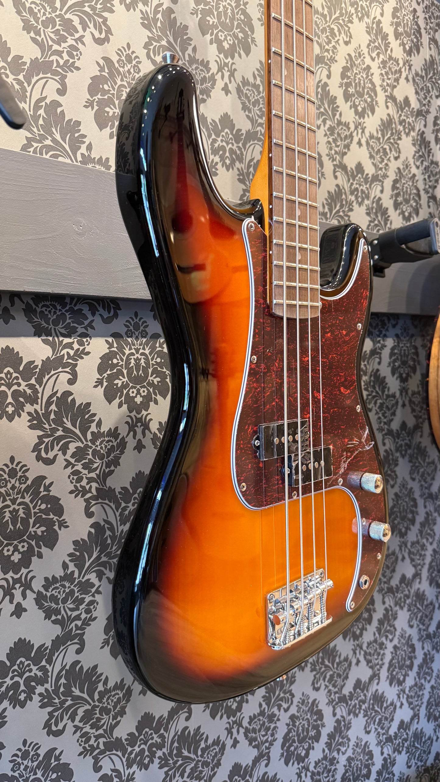 Eko PB300-SB Tribute Bass Sunburst