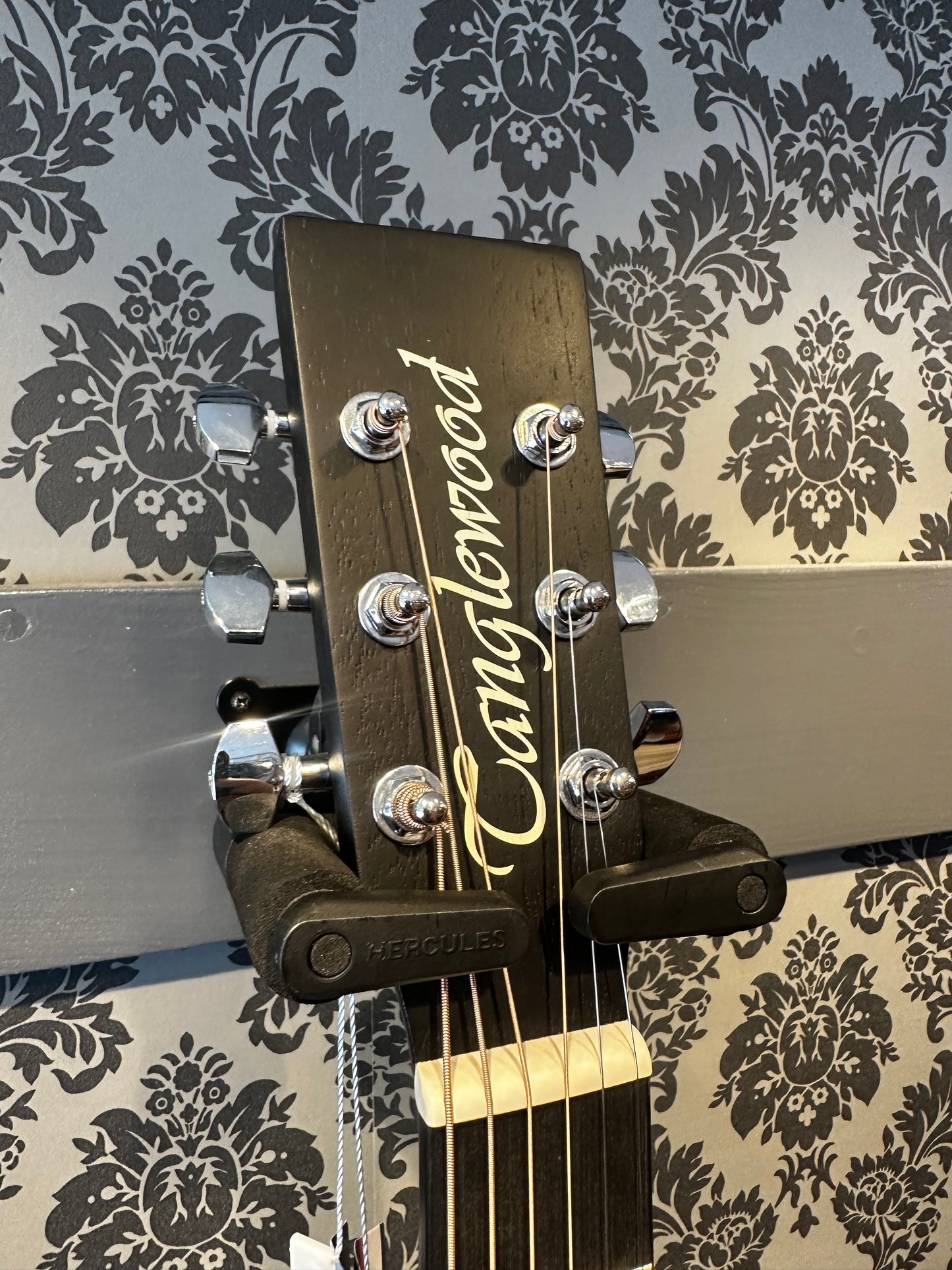 Tanglewood BLACKBIRD Super Folk Cutaway Acoustic Electric