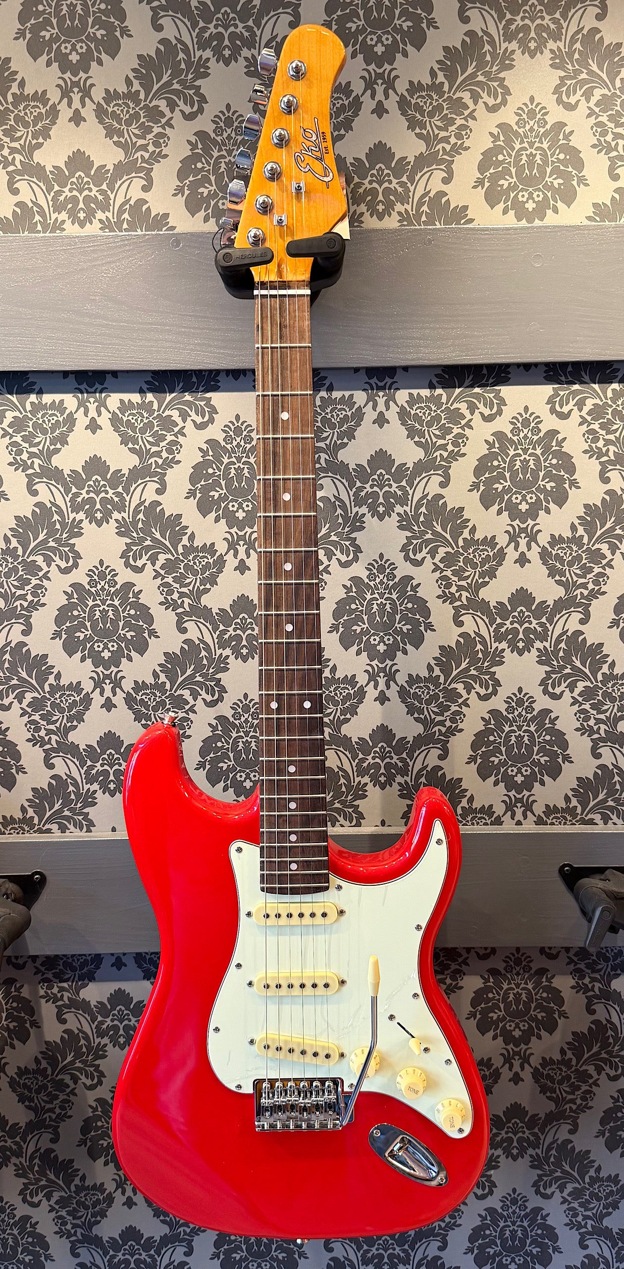 Eko ST-300 Tribute Red – Rock City Guitar Shop