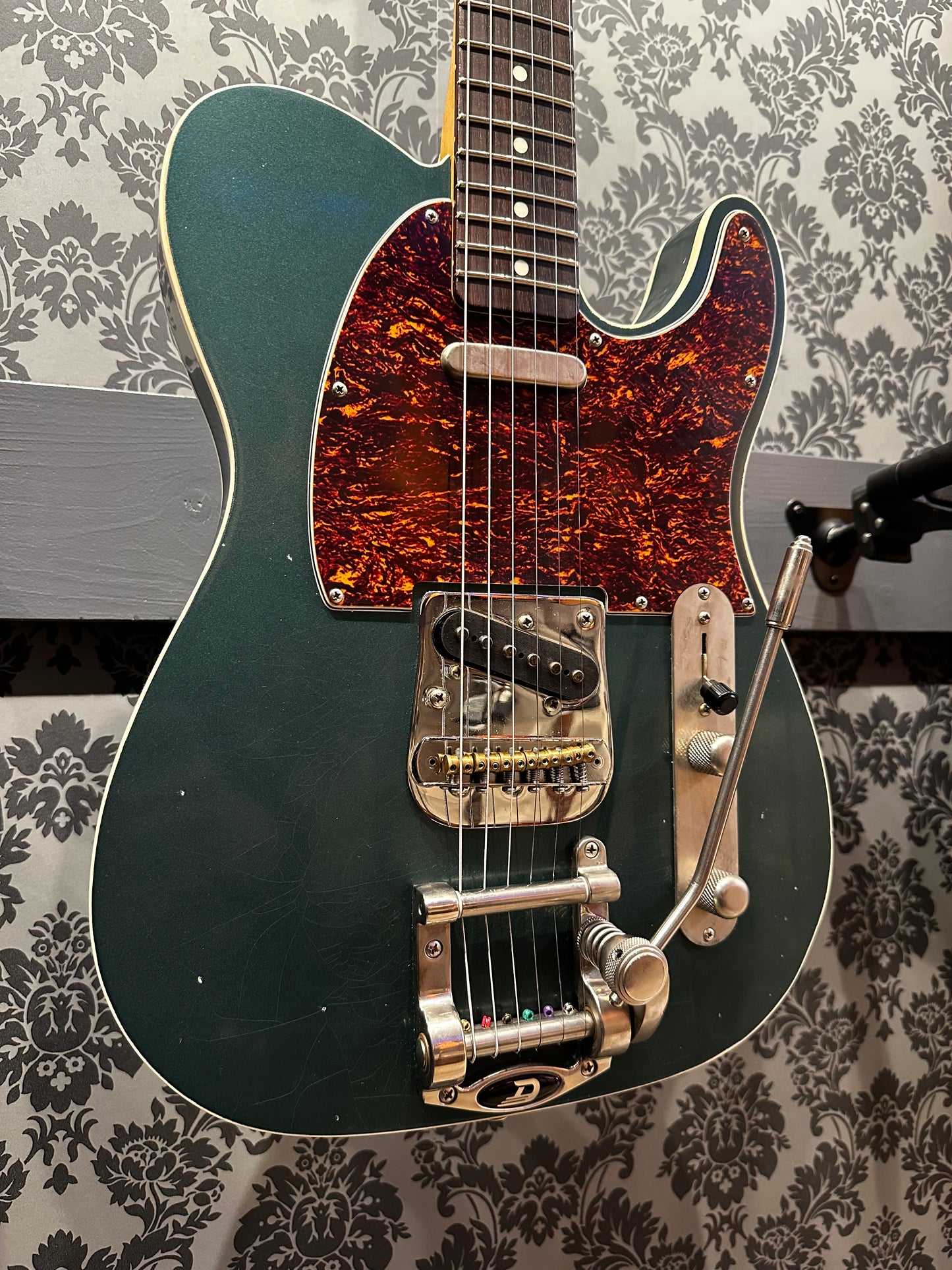 Del-Tone 60’s T-Style Custom Sherwood Green Duesenberg Trem Incl. case