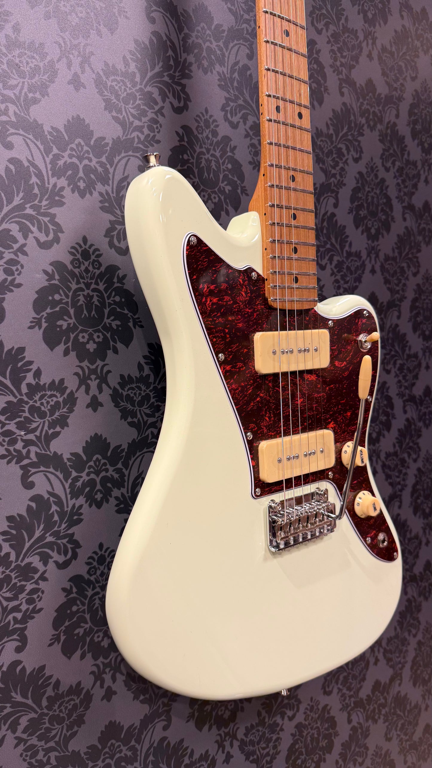 JET Guitars JJ300 P90 OW J-Style Olympic White