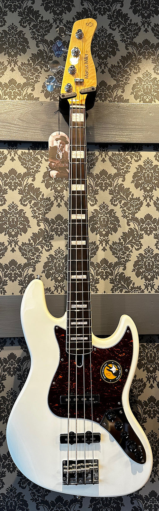 Sire V7+ A4 AHW 2nd gen. Marcus Miller Antique White