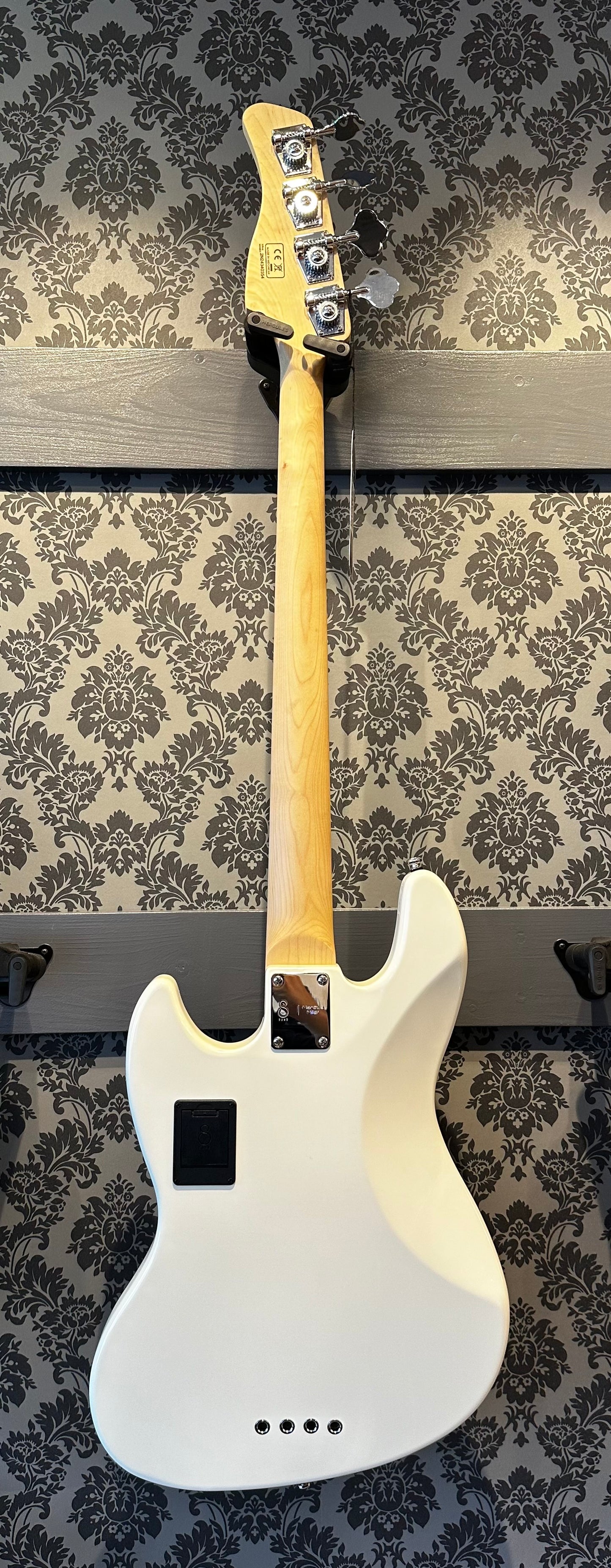 Sire V7+ A4 AHW 2nd gen. Marcus Miller Antique White