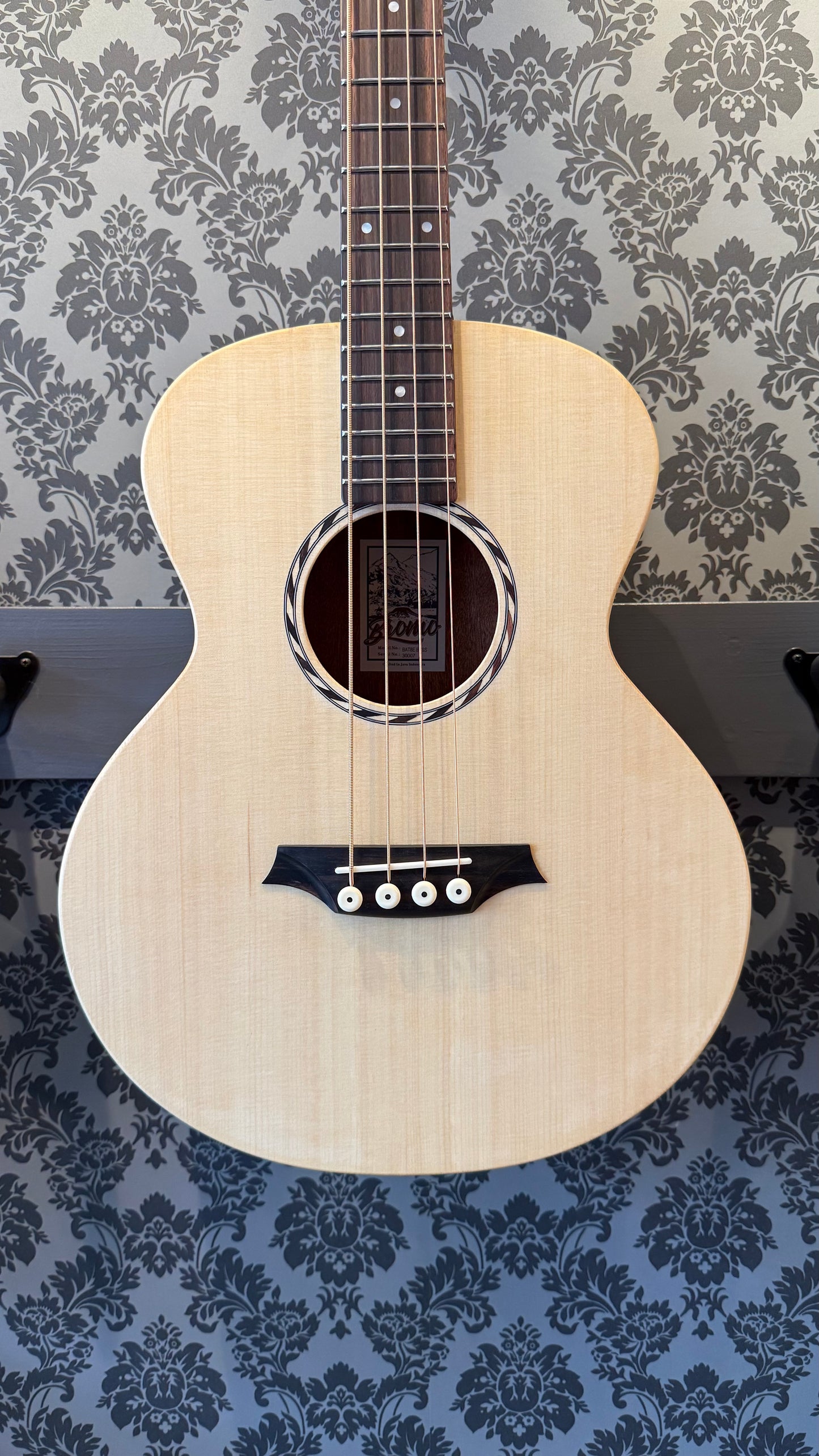 Bromo BAT-8E Tahomo Series Mini Jumbo Bass Guitar