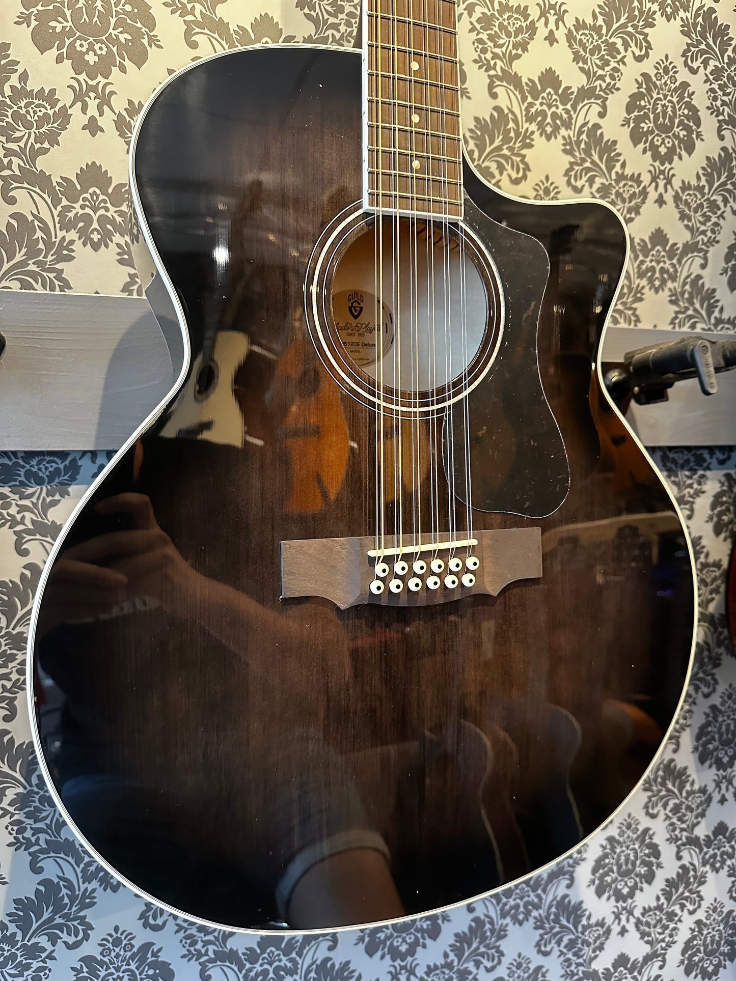 Guild F-2512CE Deluxe Archback Black