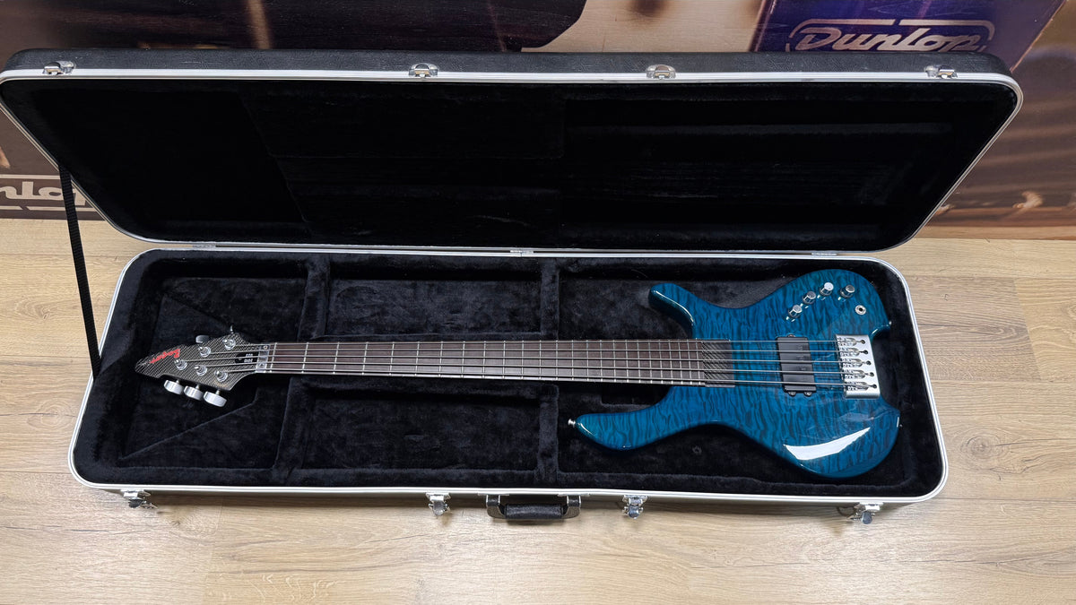 Bogart "New Bogart V" bass + case (occasion)