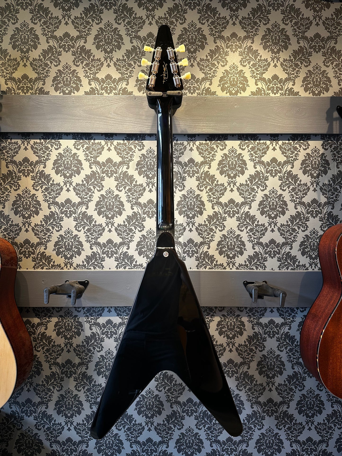 Epiphone Jimi Hendrix "Love Drops" Flying V Ebony incl.case