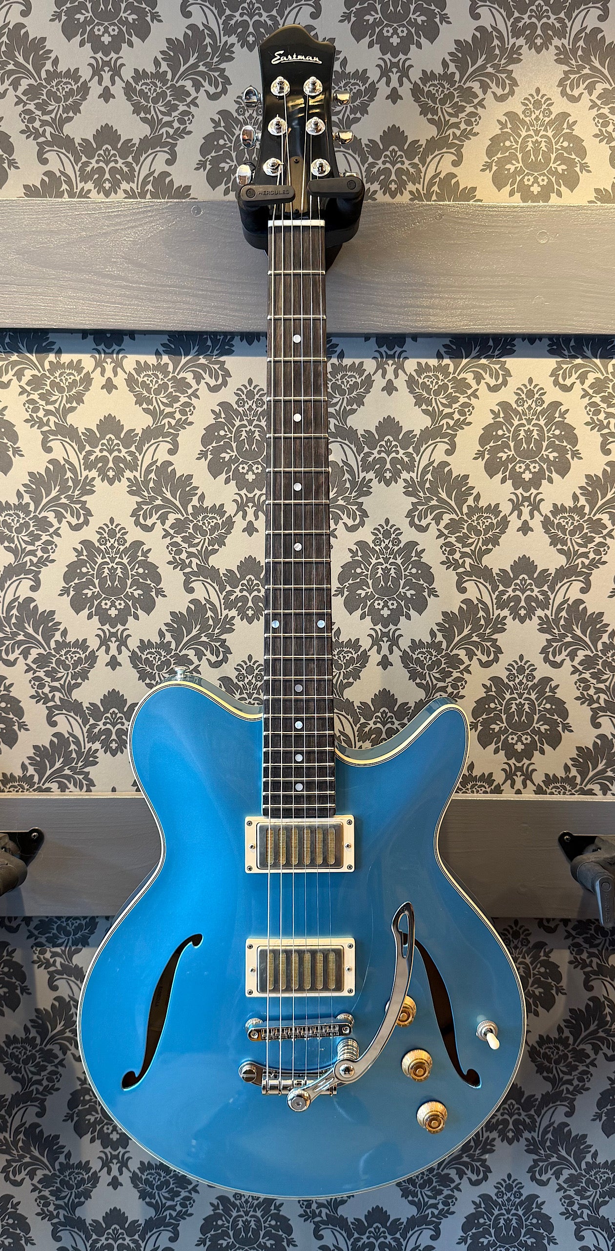 Eastman Romeo-LA 14" Thinline S.Duncan P-90 incl.case (B-stock)