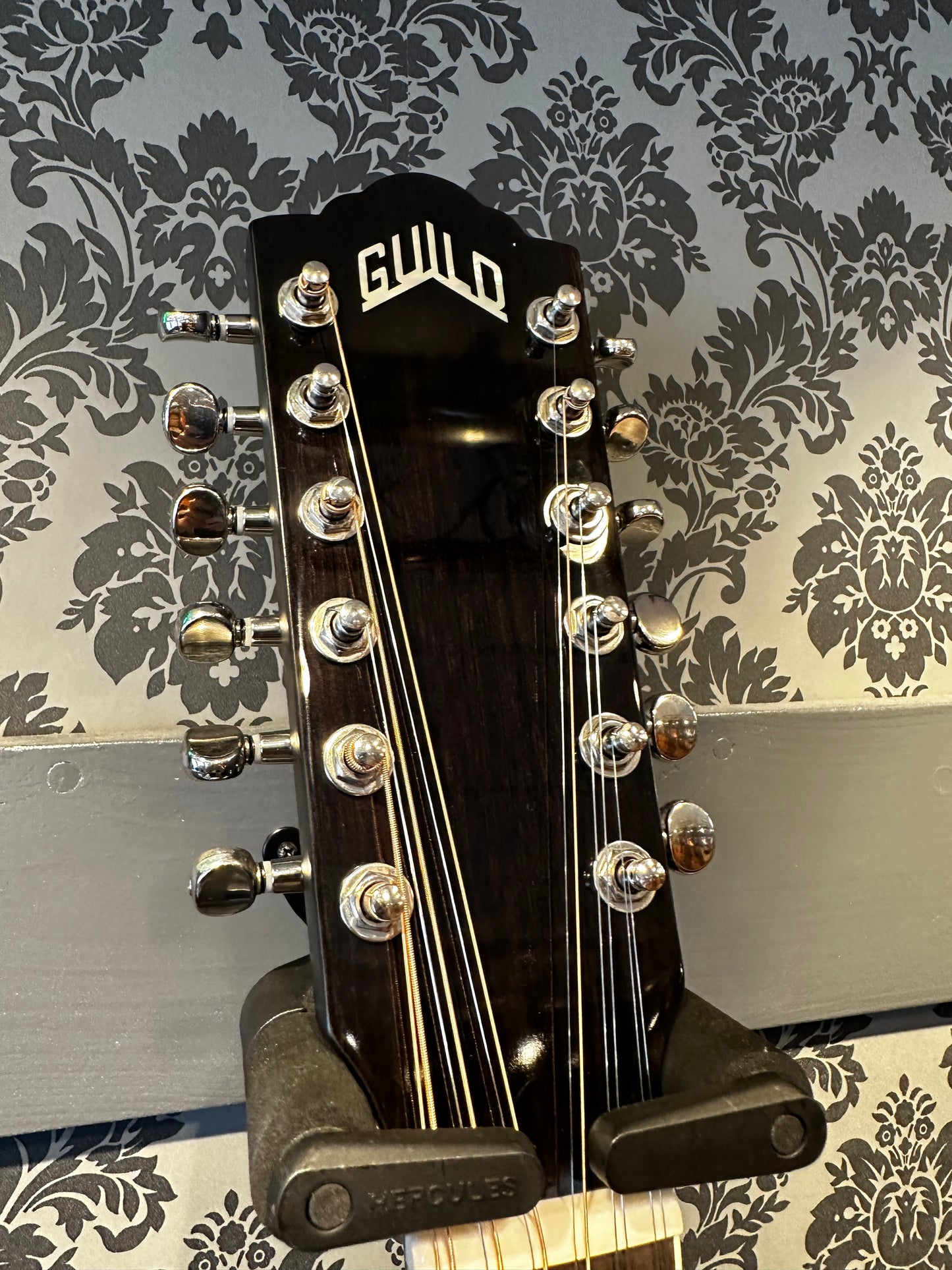 Guild F-2512CE Deluxe Archback Black