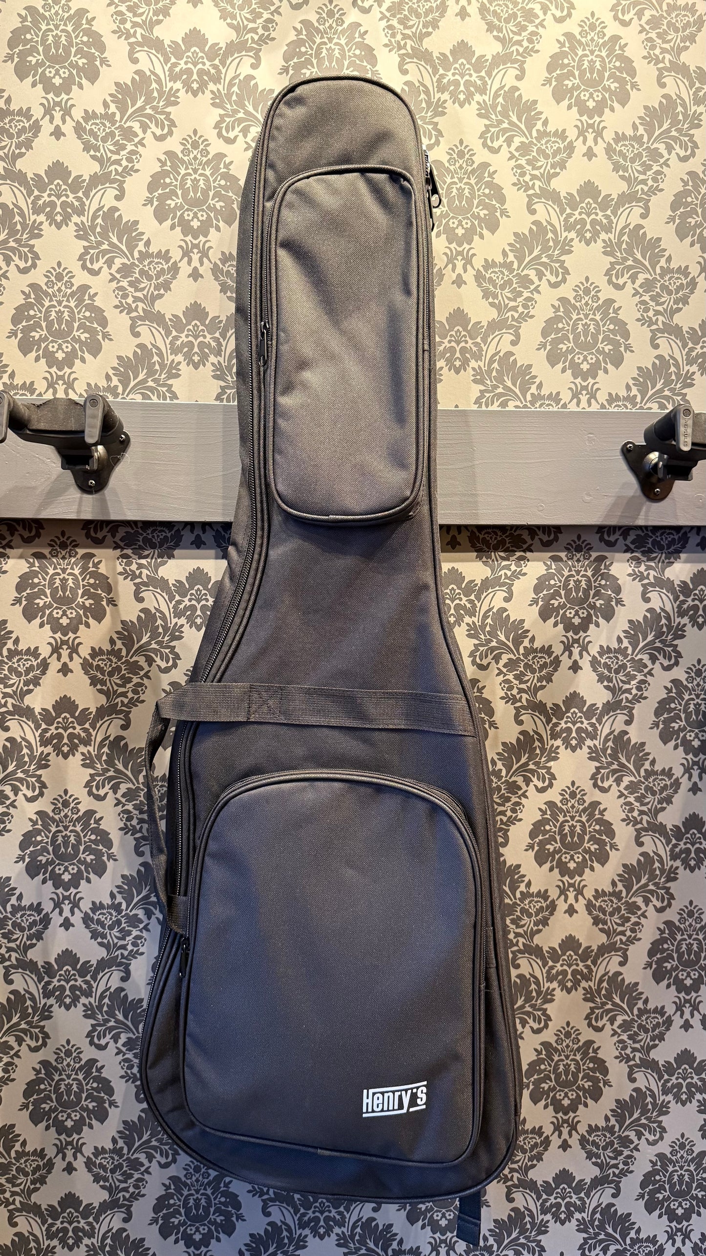 Henry's ST-1 Mamba Black Relic incl.bag