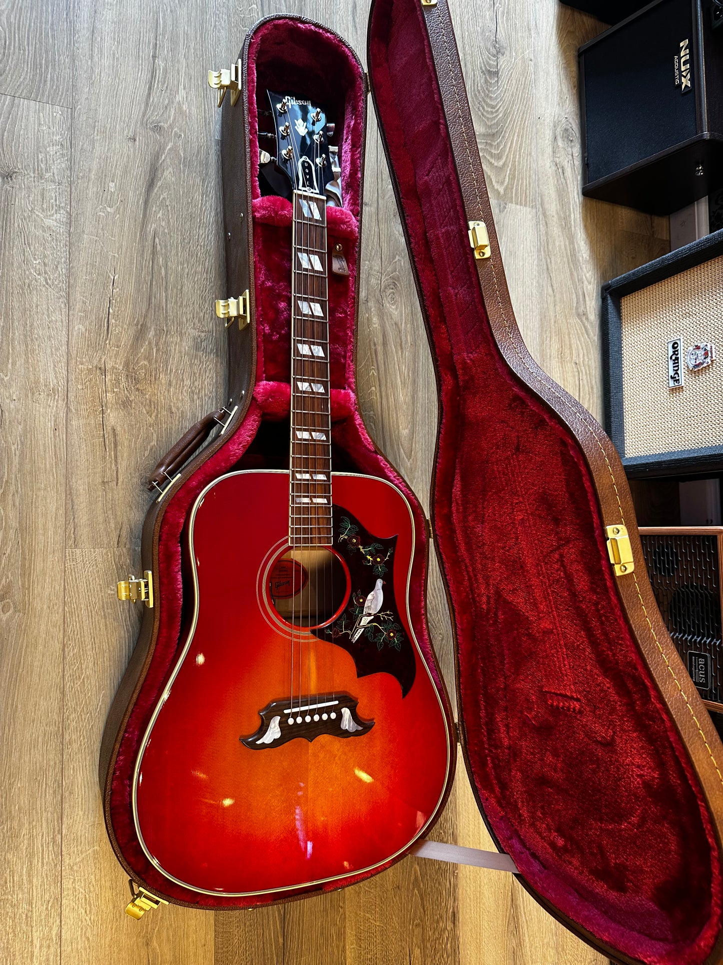 Gibson Dove Original Vintage Cherry Sunburst Incl. Case (occasion)