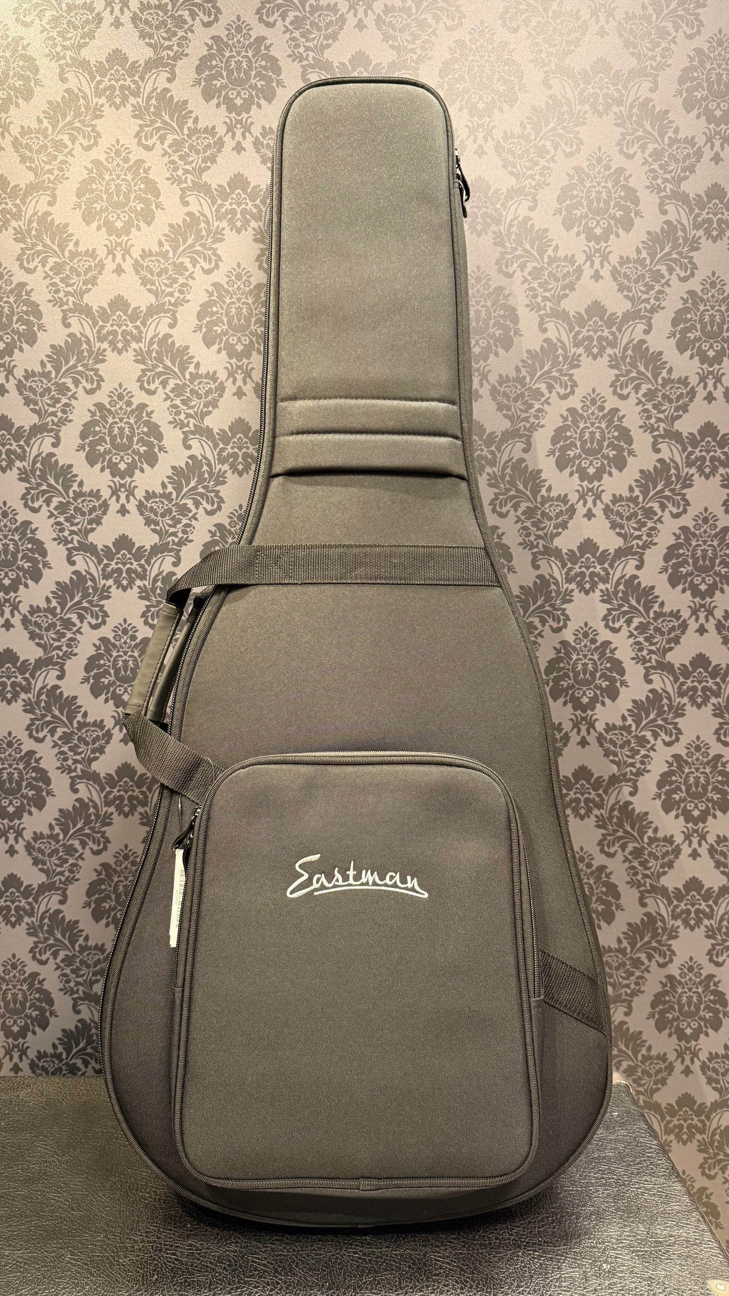 Eastman DM3 Gypsy Jazz Grande Bouche incl.bag