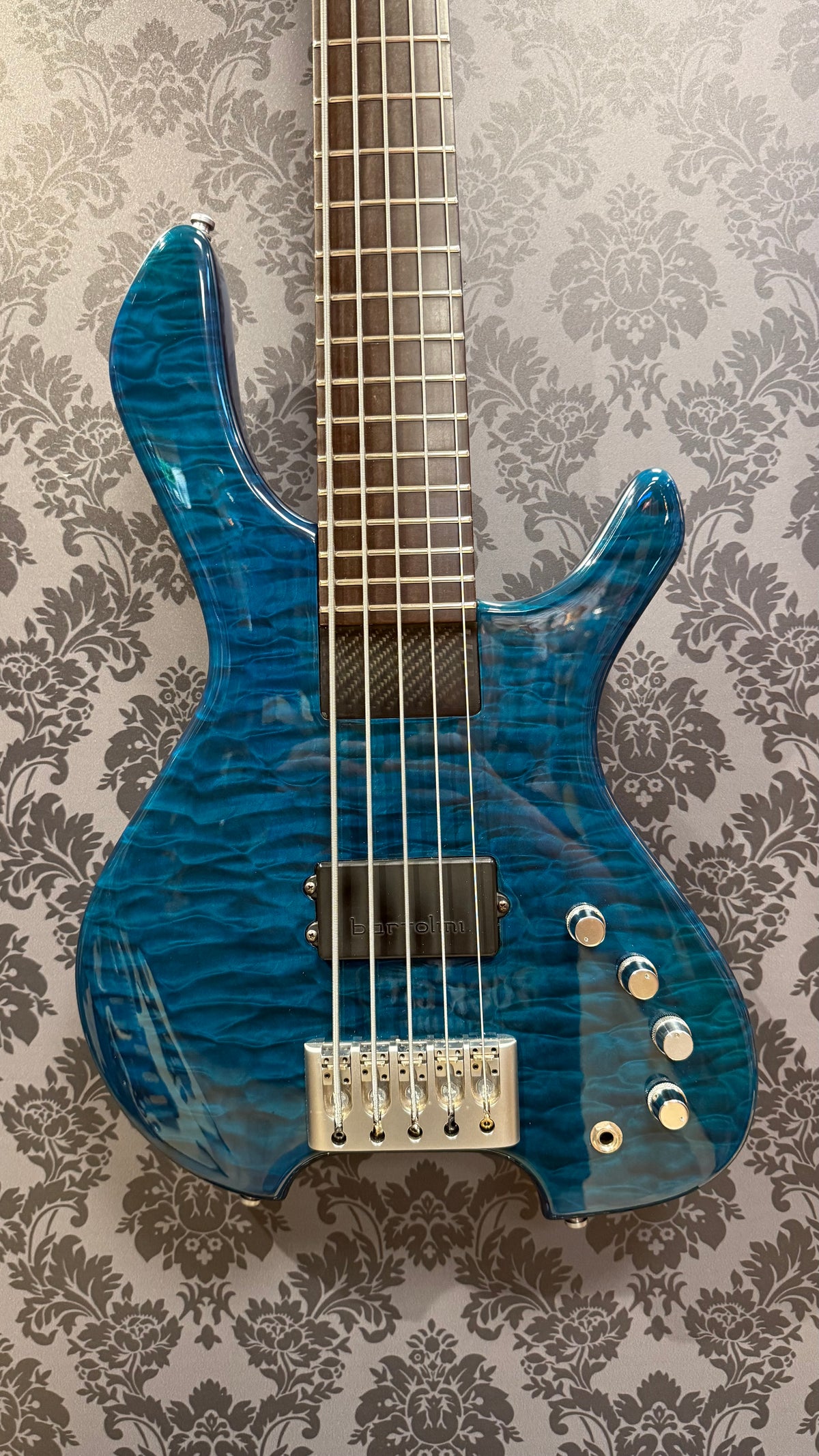 Bogart "New Bogart V" bass + case (occasion)
