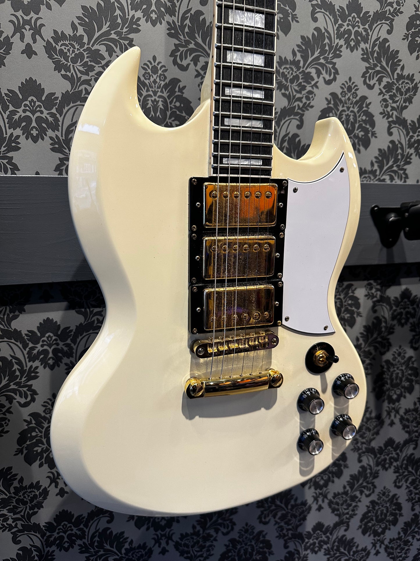 Harley Benton DC-600 Vintage Ivory (occasion)