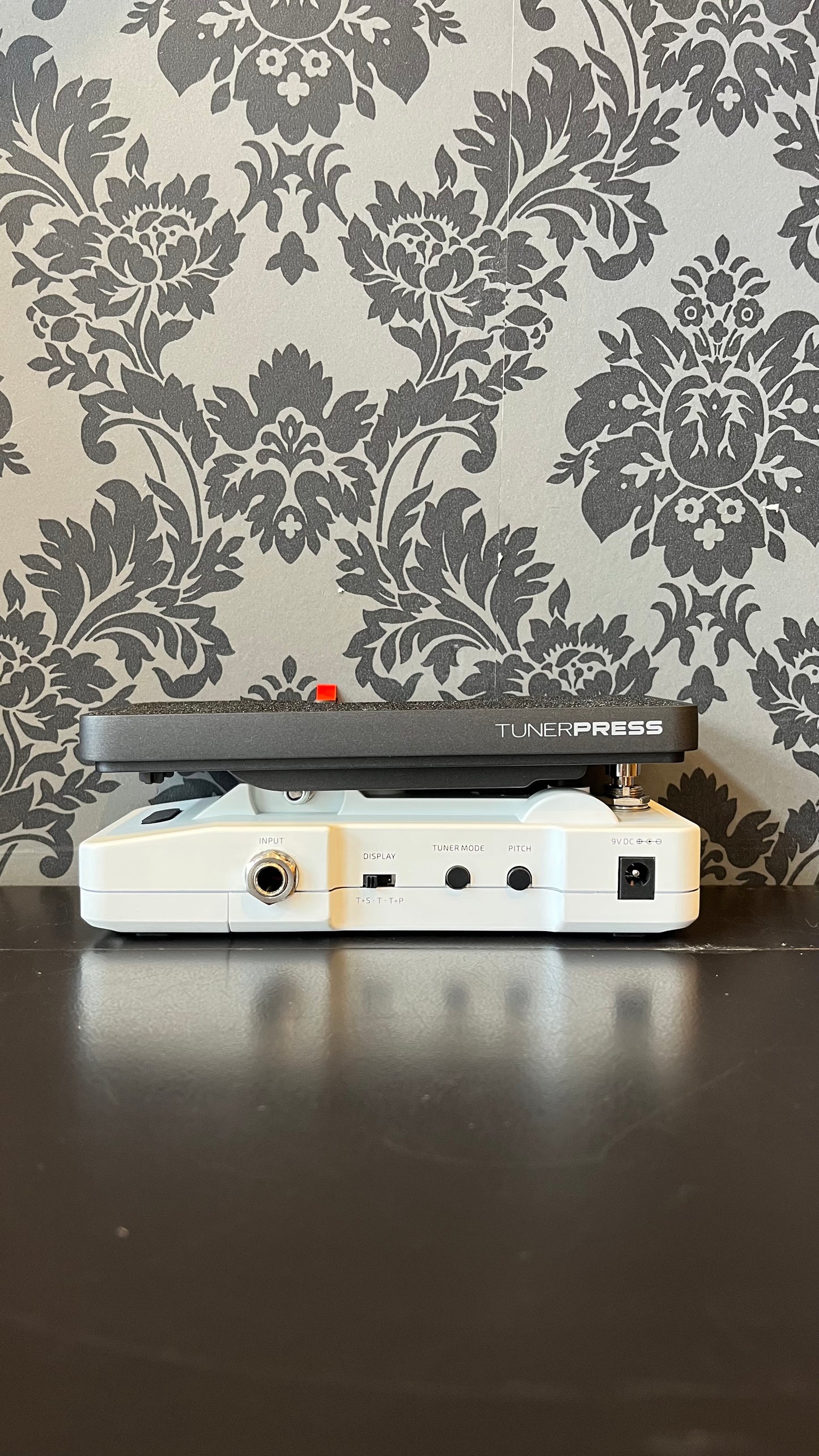 Hotone SP-30T multifunctional tuner pedal TUNER PRESS