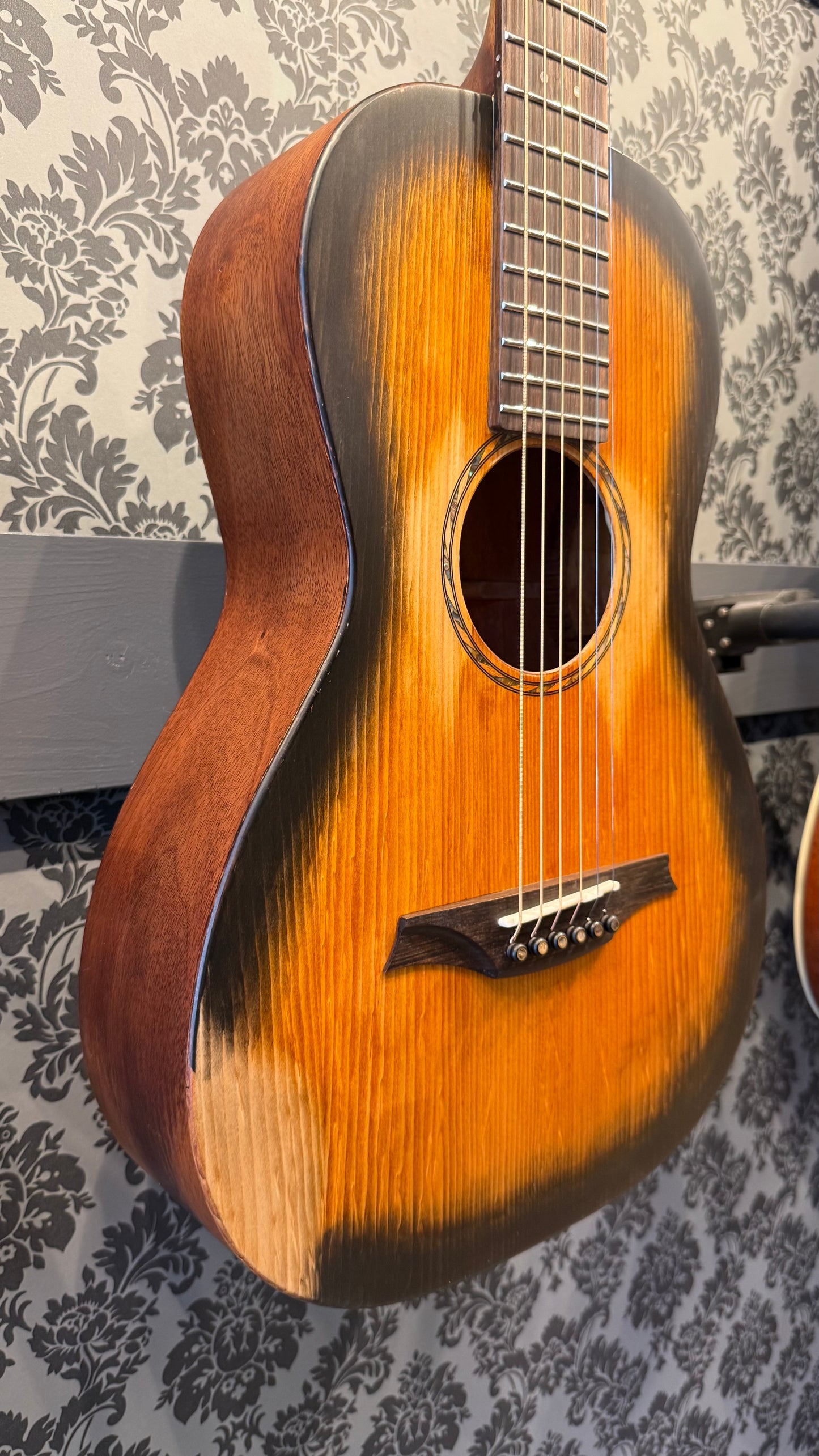 Bromo BAR-6H Historic Sunburst All Solid Parlor Incl. gigbag