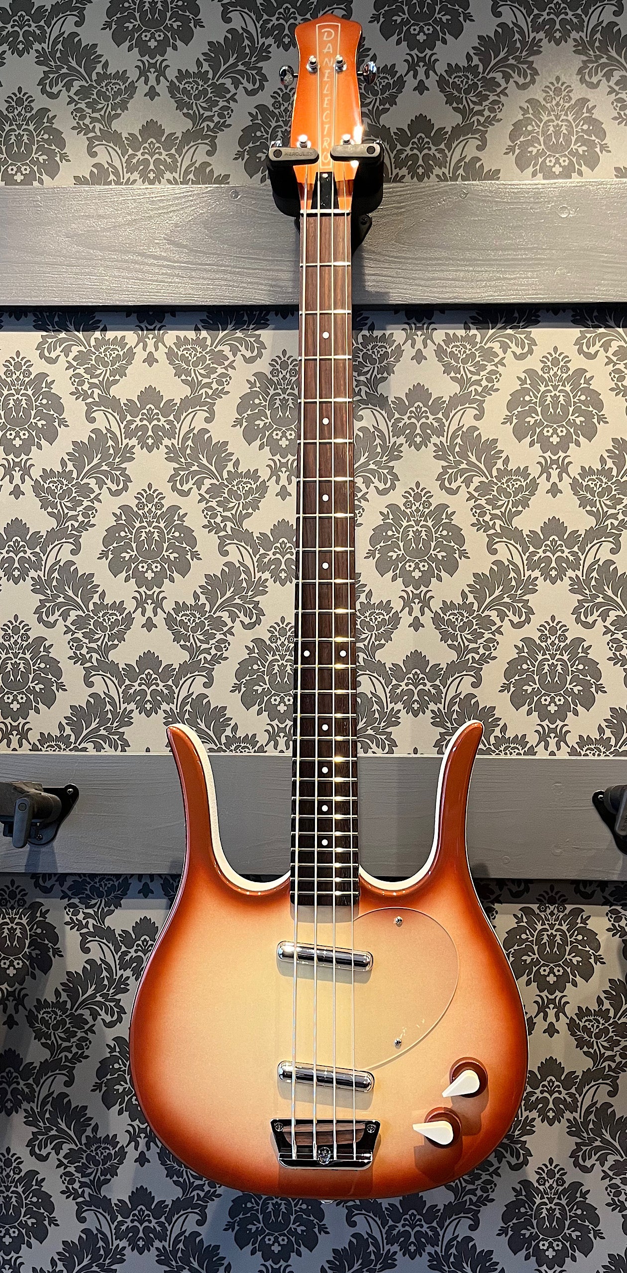 Danelectro 58 Longhorn Bass Copper Burst