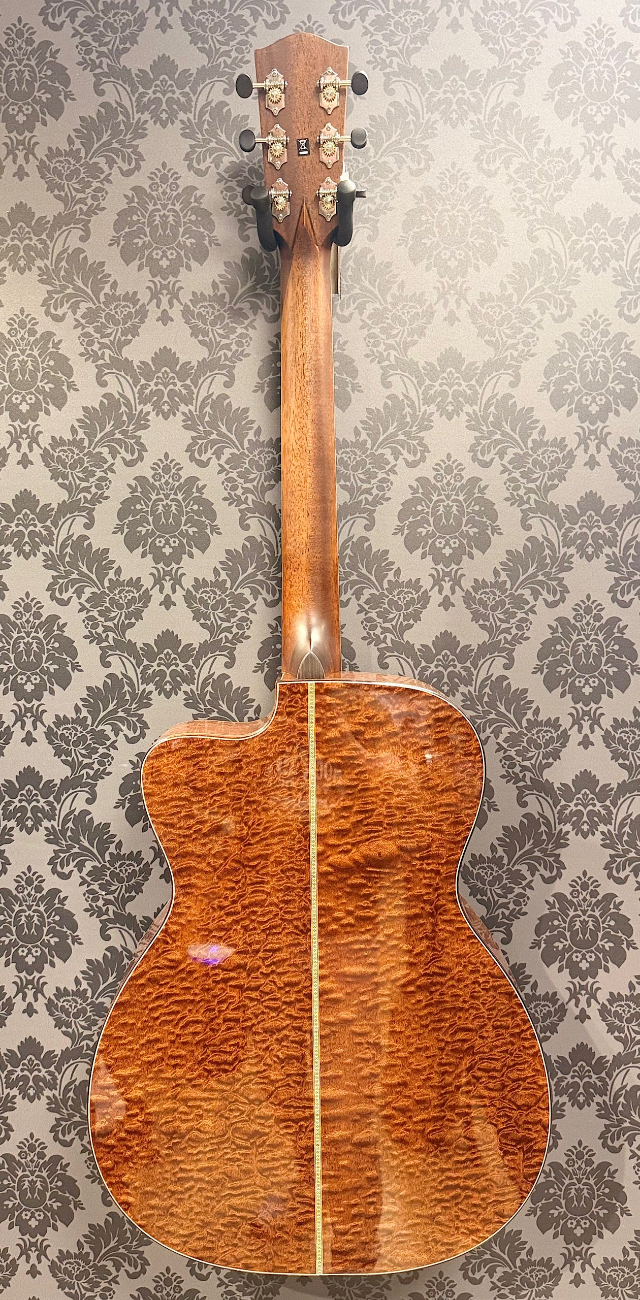 Eastman L-OMCE Quilted Sapele incl. case (B-stock)