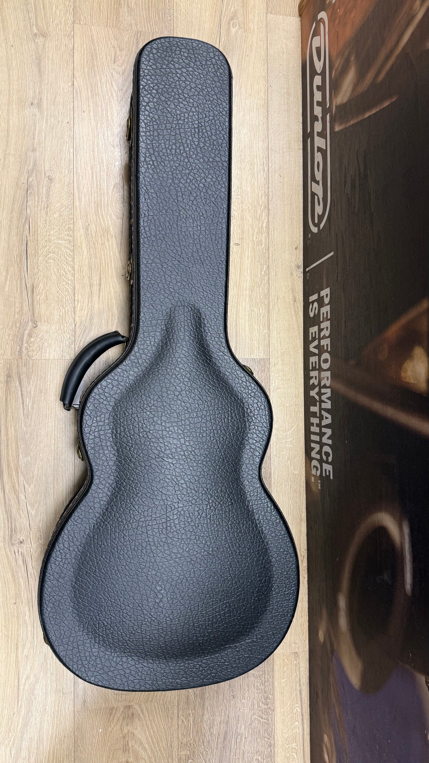 Eastman E20 OM MR TC incl.case (B-Stock)