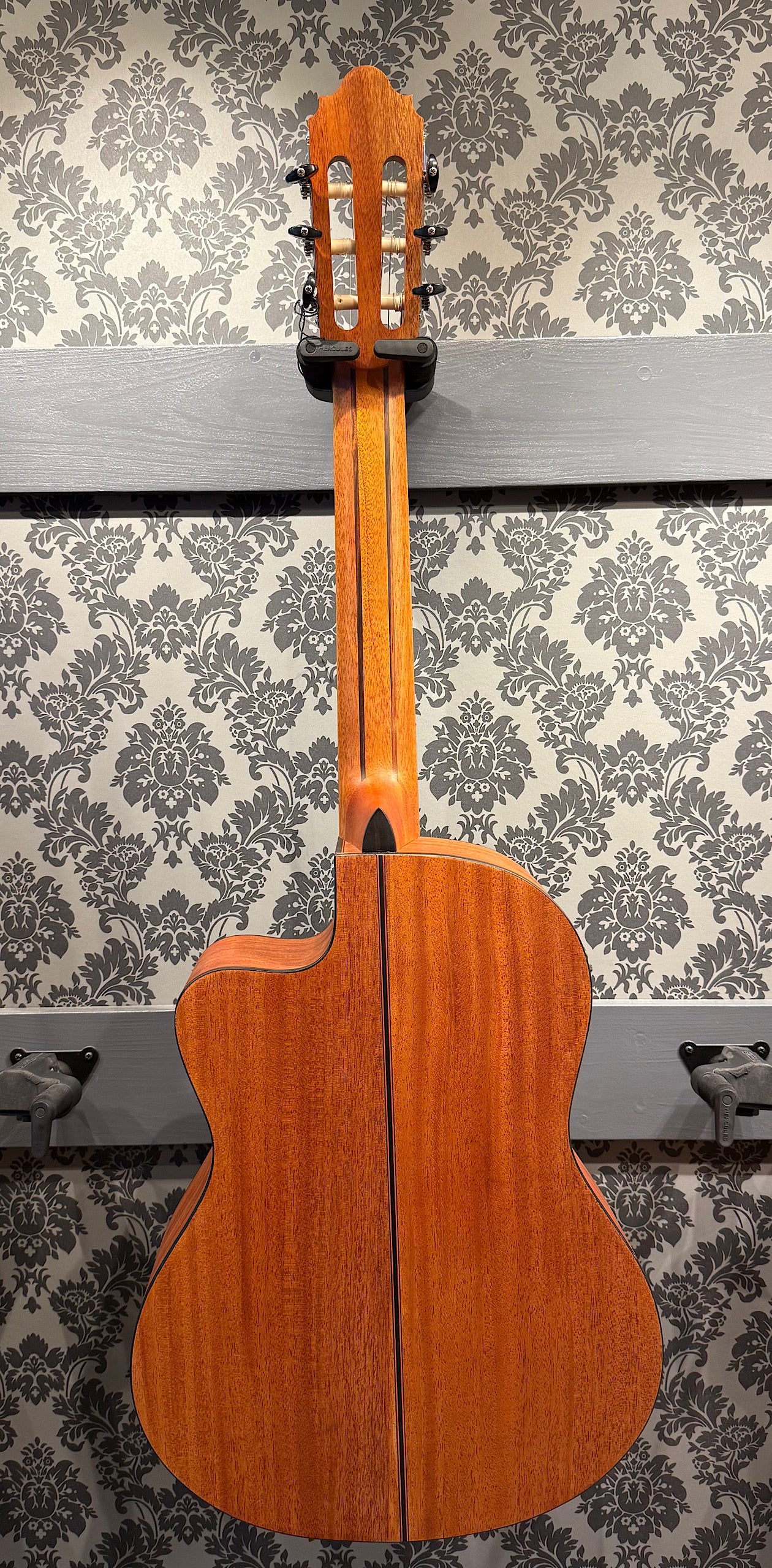 Valencia VC-704CE 4/4 Classic Guitar