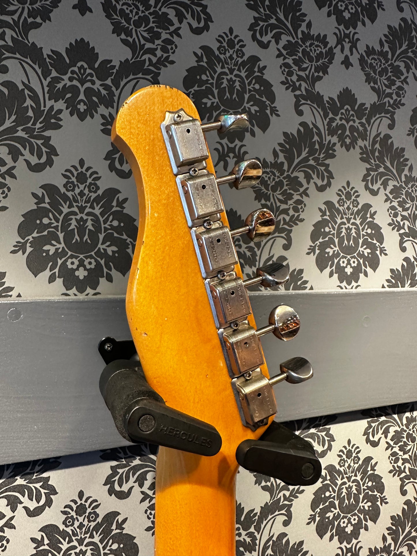 Del-Tone 60’s T-Style Butterscotch Medium Aged Incl. case