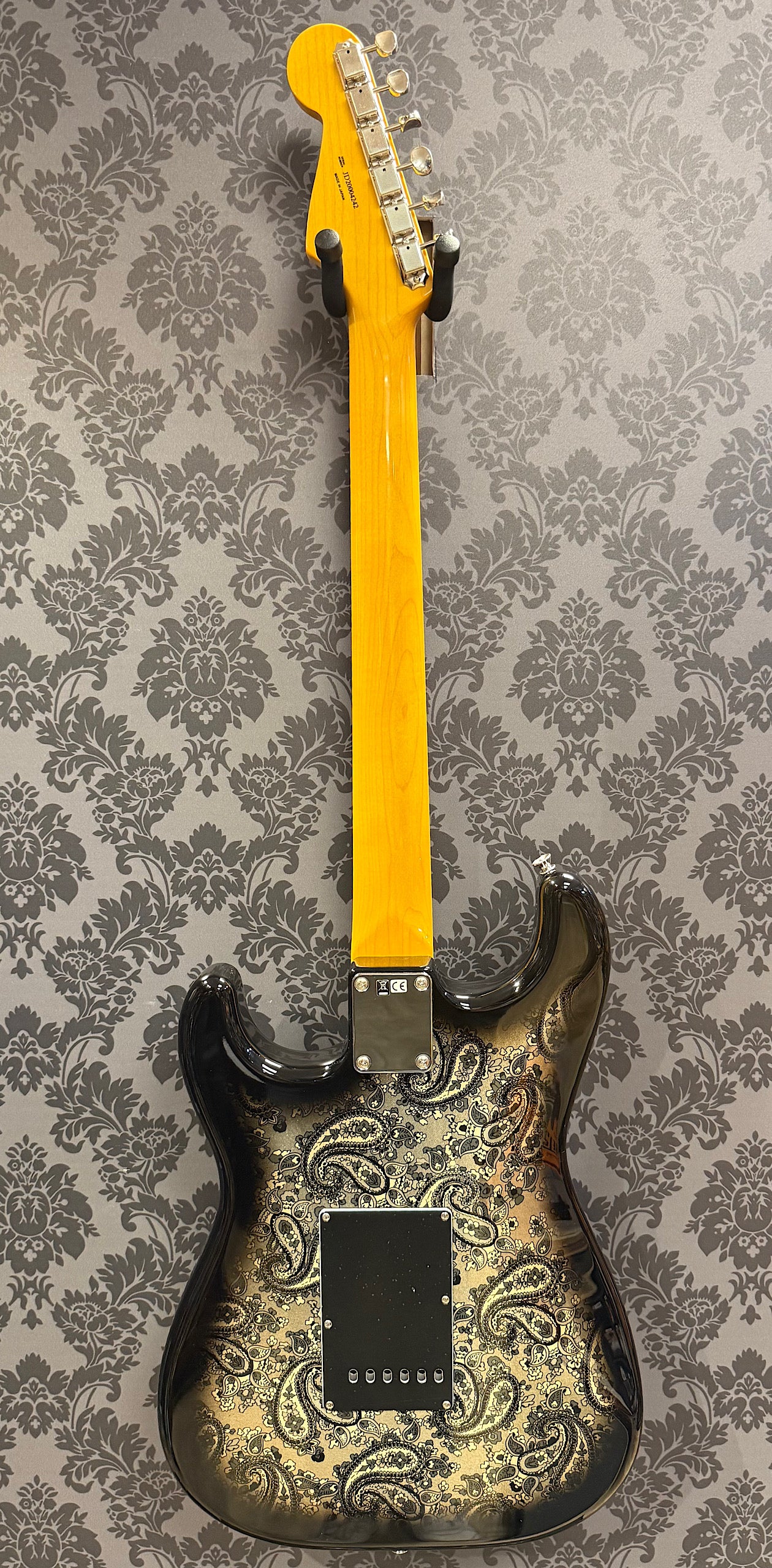 Fender MIJ Limited Edition Stratocaster RW Black Paisley + Case (occasion)