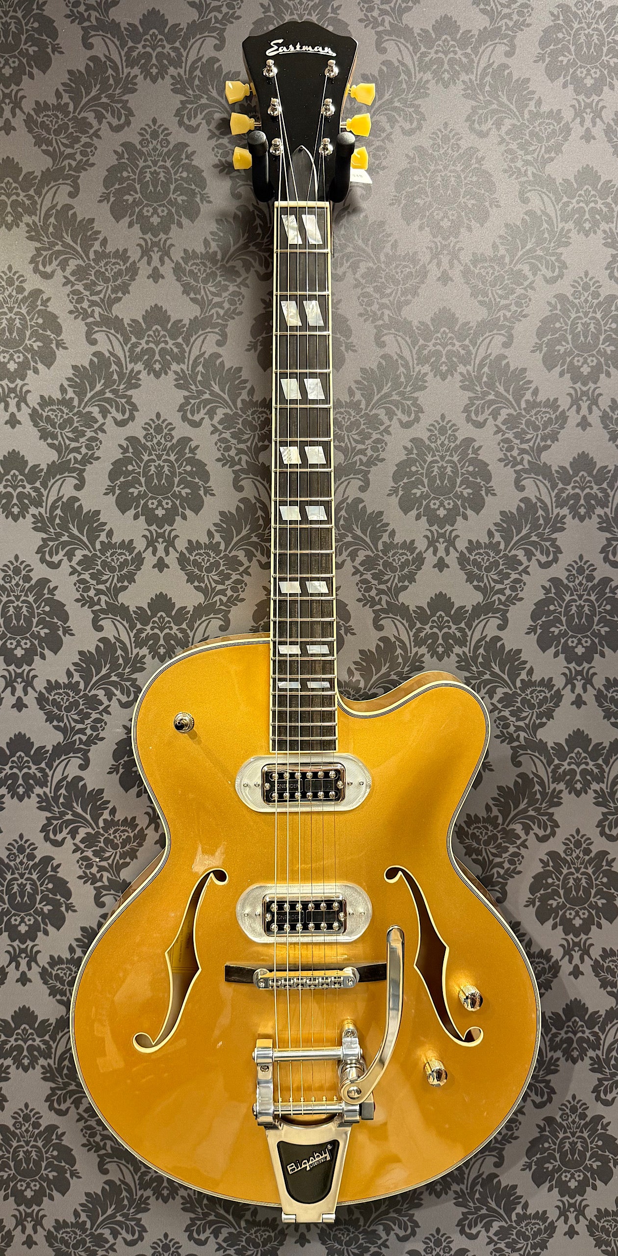 Eastman T58-GD: 16" Archtop Gloss Gold (incl.bag)