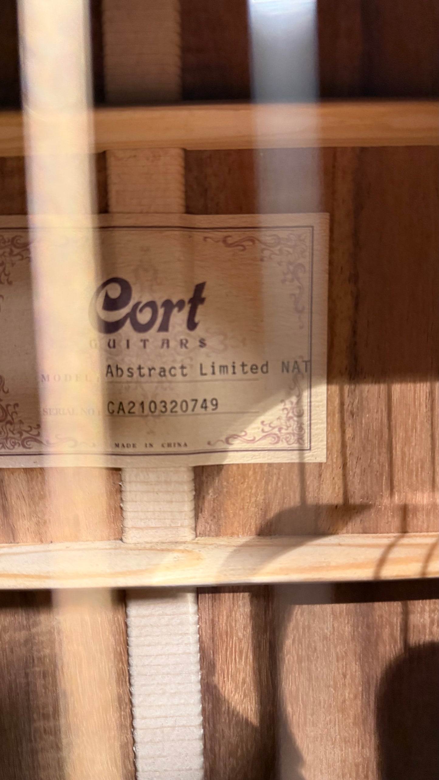 Cort Abstract Limited Koa/Spruce incl. case (occasion)