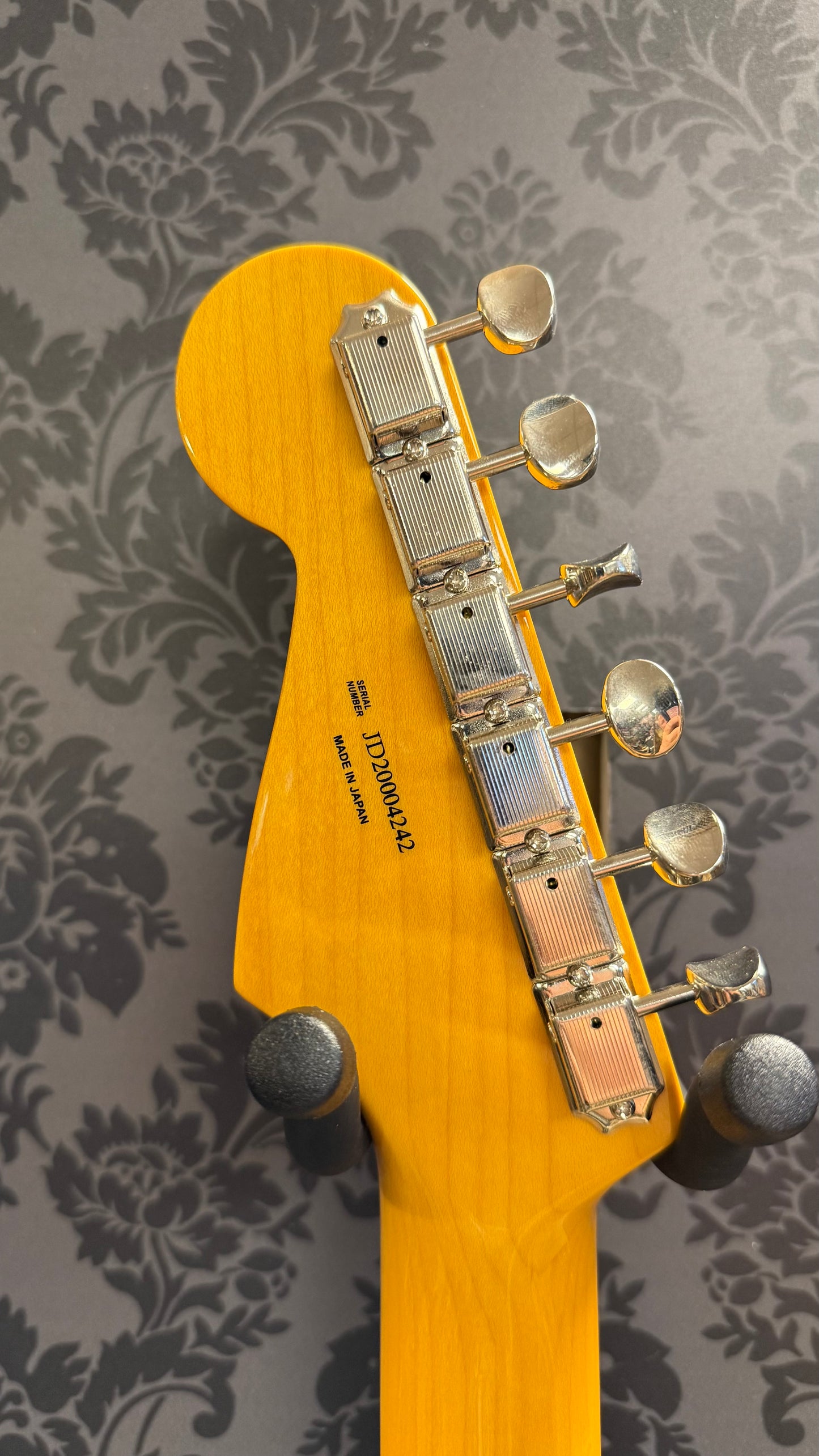 Fender MIJ Limited Edition Stratocaster RW Black Paisley + Case (occasion)