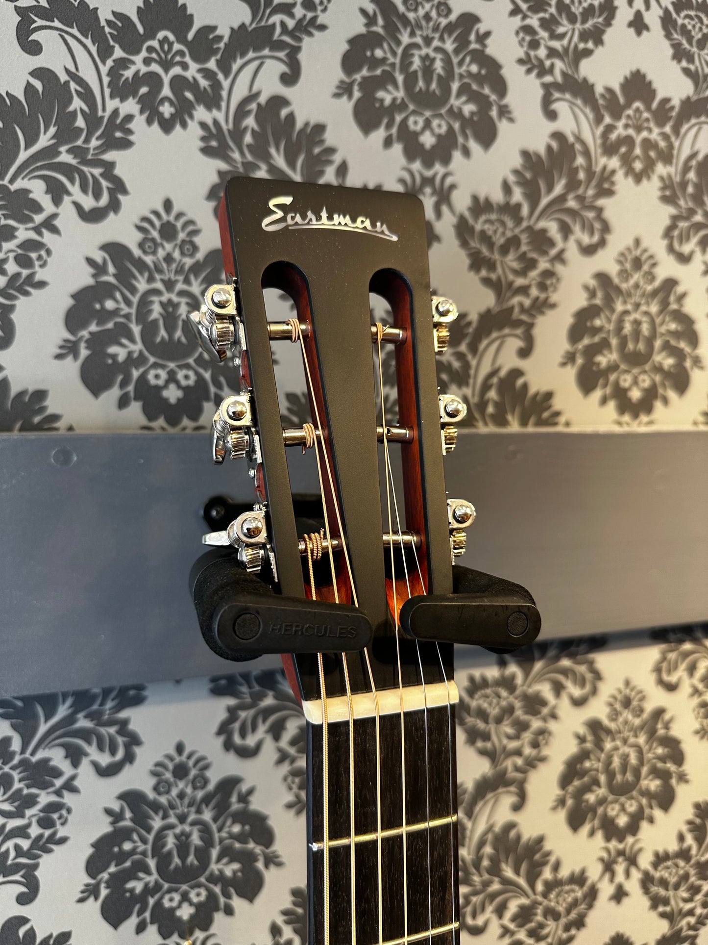 Eastman E1P Deluxe Sunburst Incl. gigbag